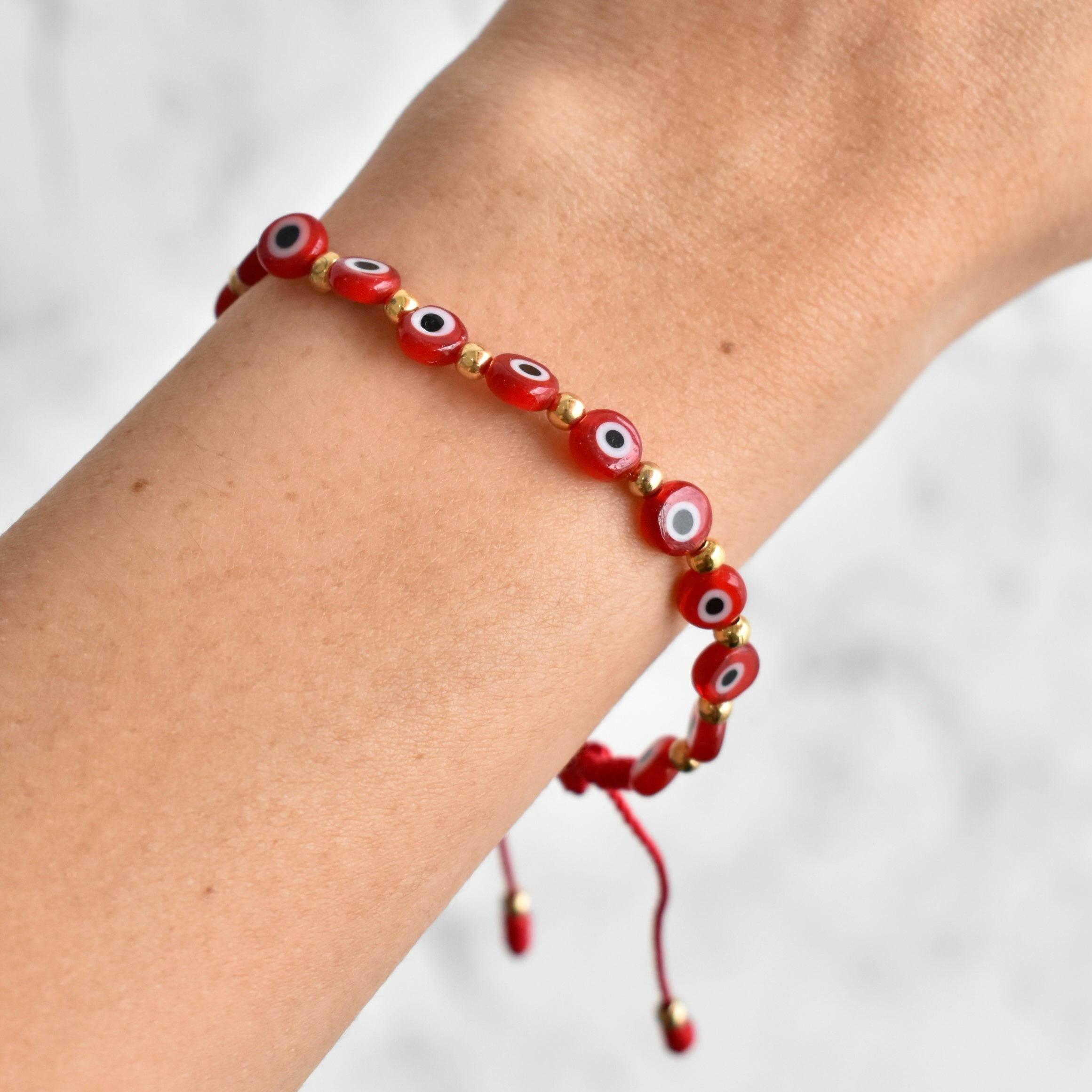 Pulsera ajustable ojitos rojos y bolitas