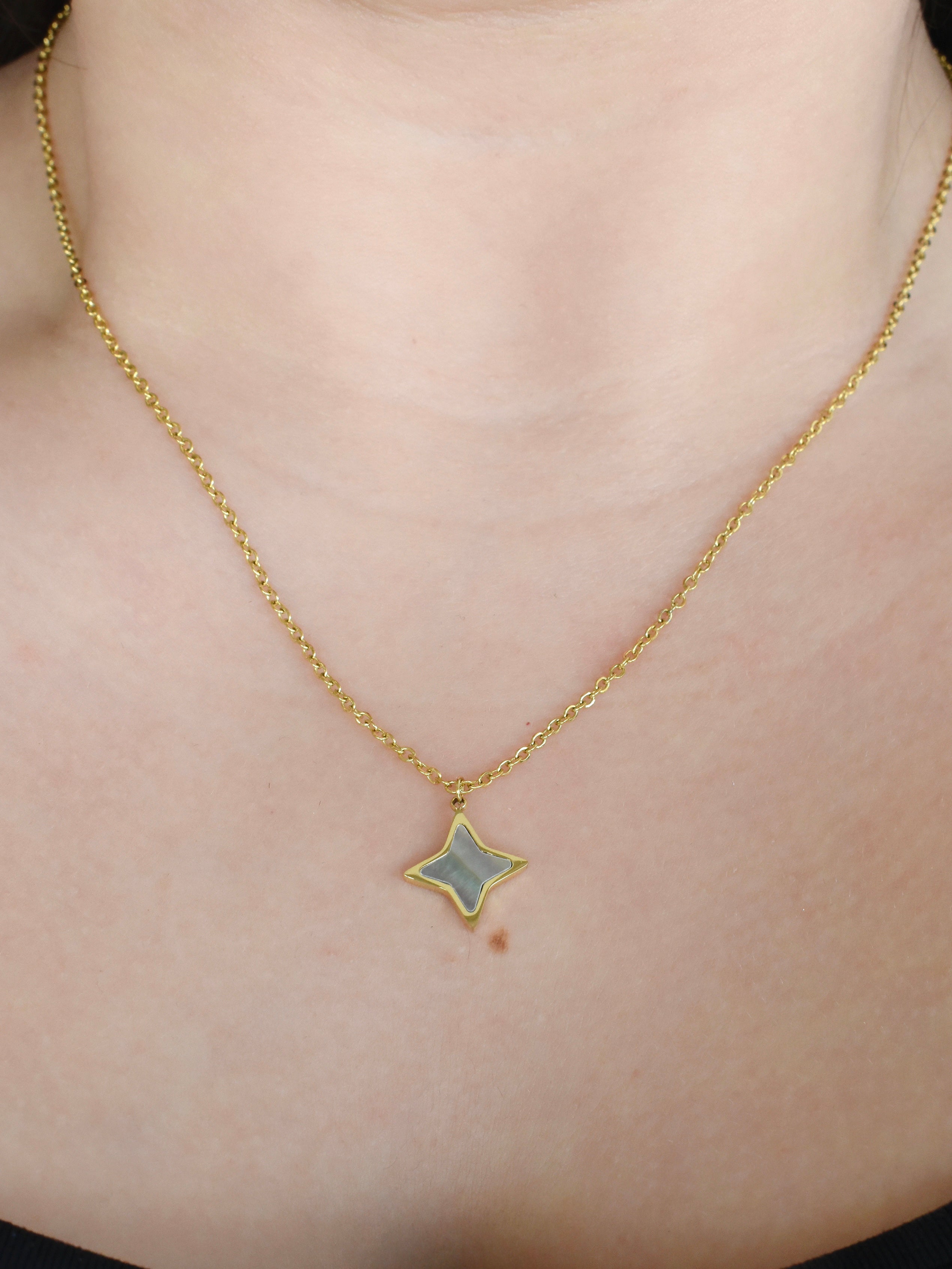 Gargantilla estrella tornasol