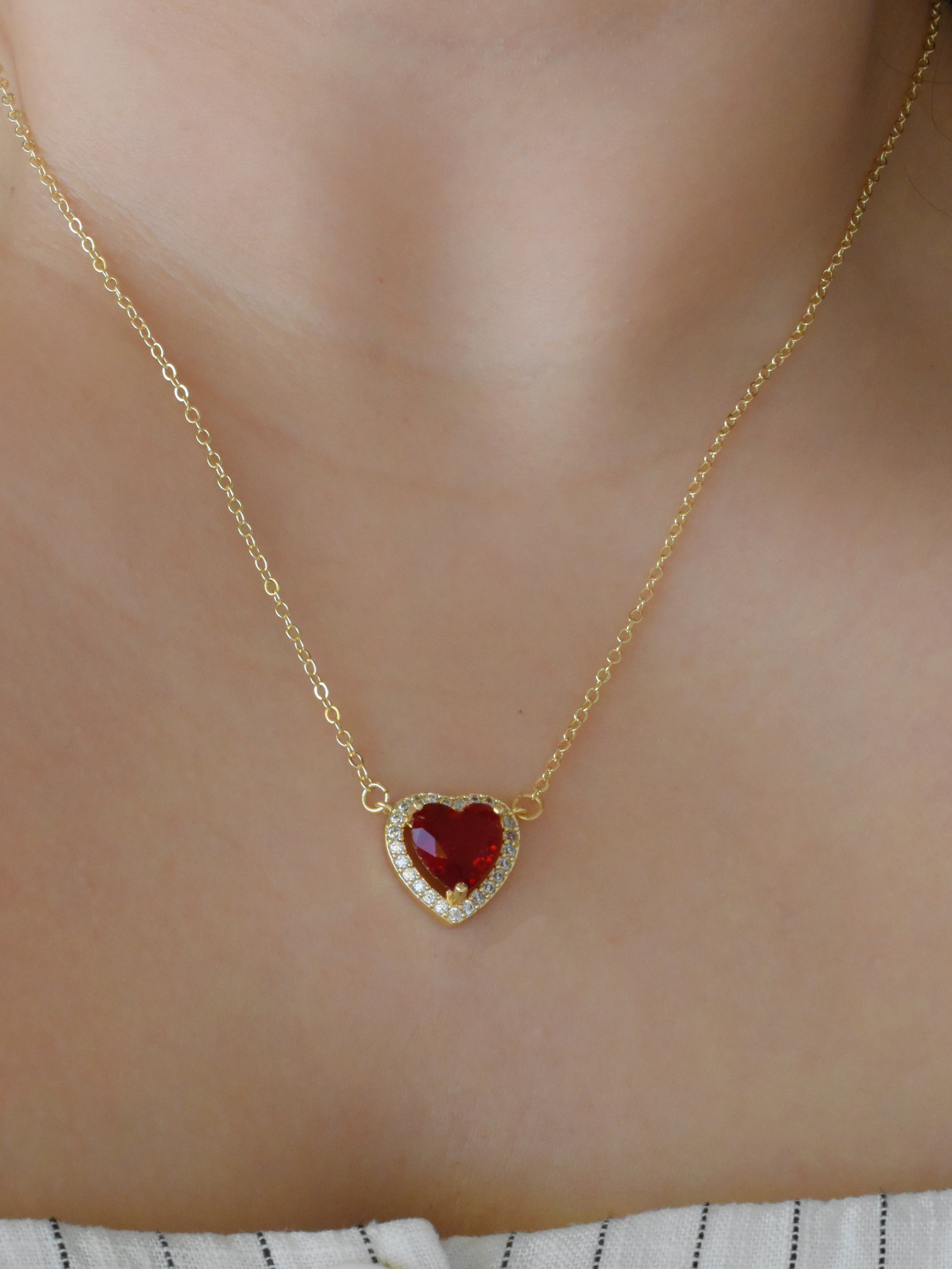 Gargantila corazón rojo (dorado o plataedo)