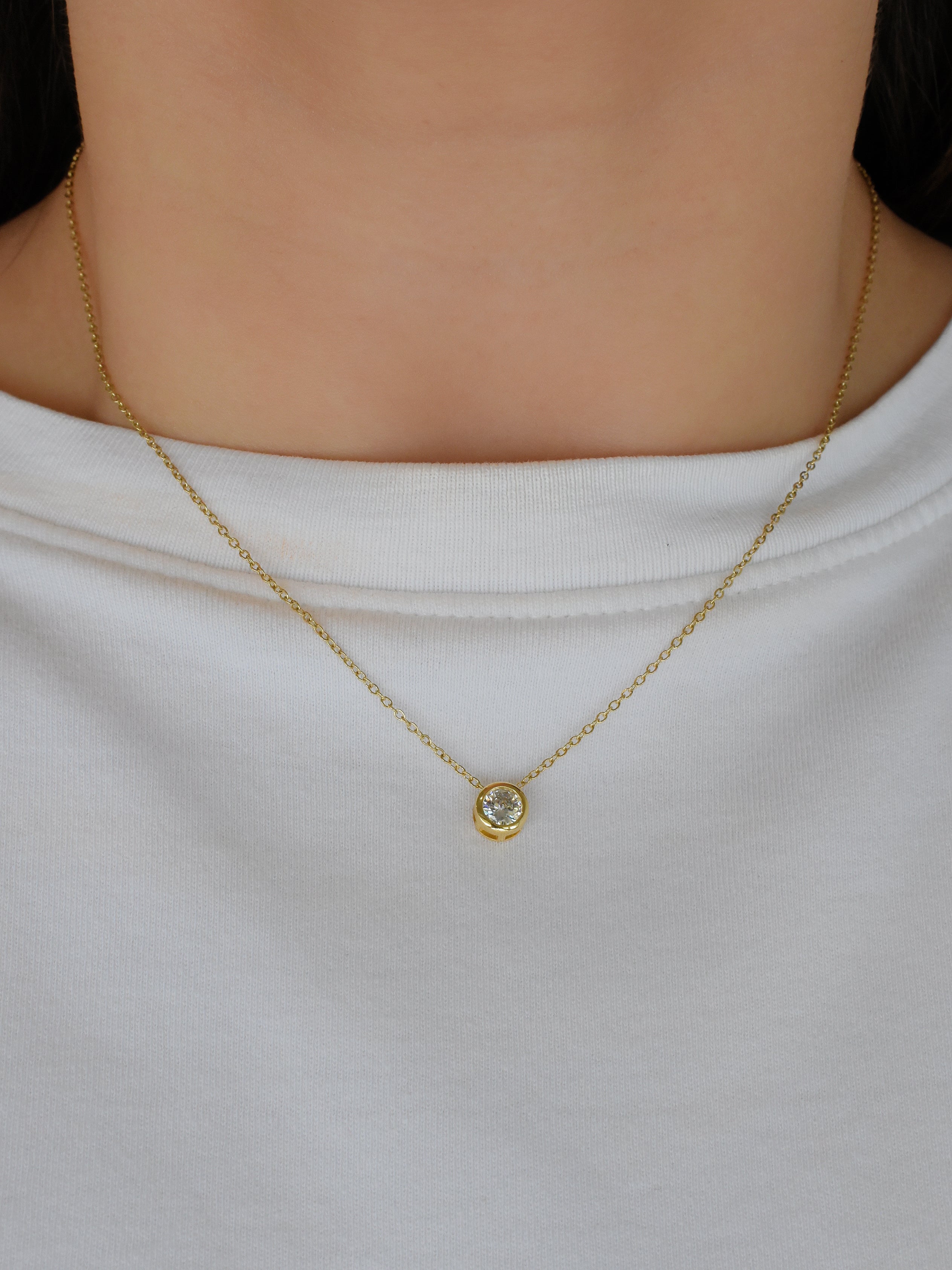 Gargantilla mini círculo clásico (dorado o plateado)