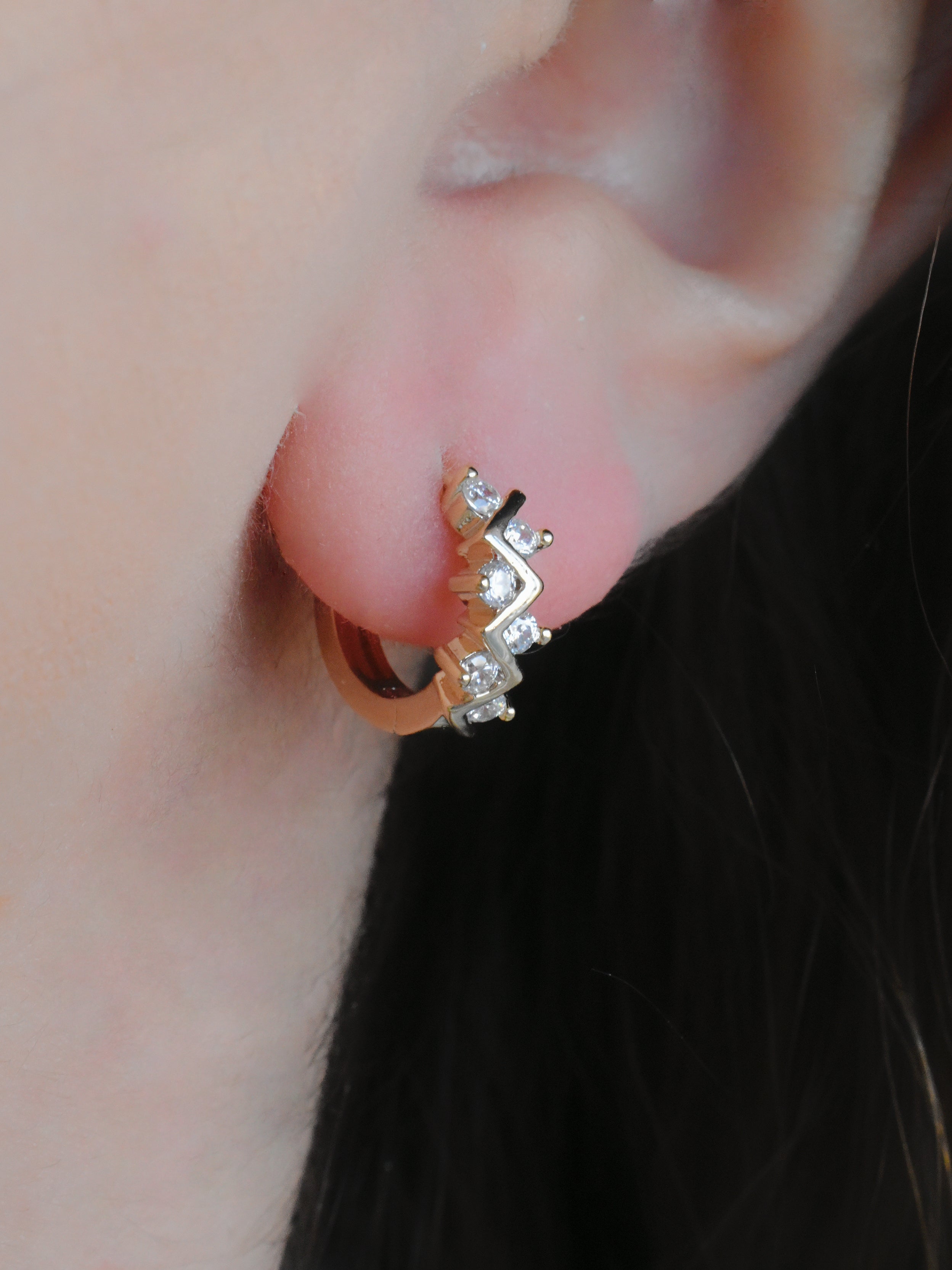 Aretes zig zag circonias