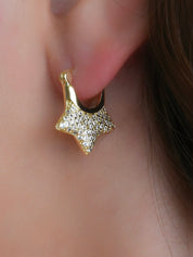 Aretes huggies media estrella circonias