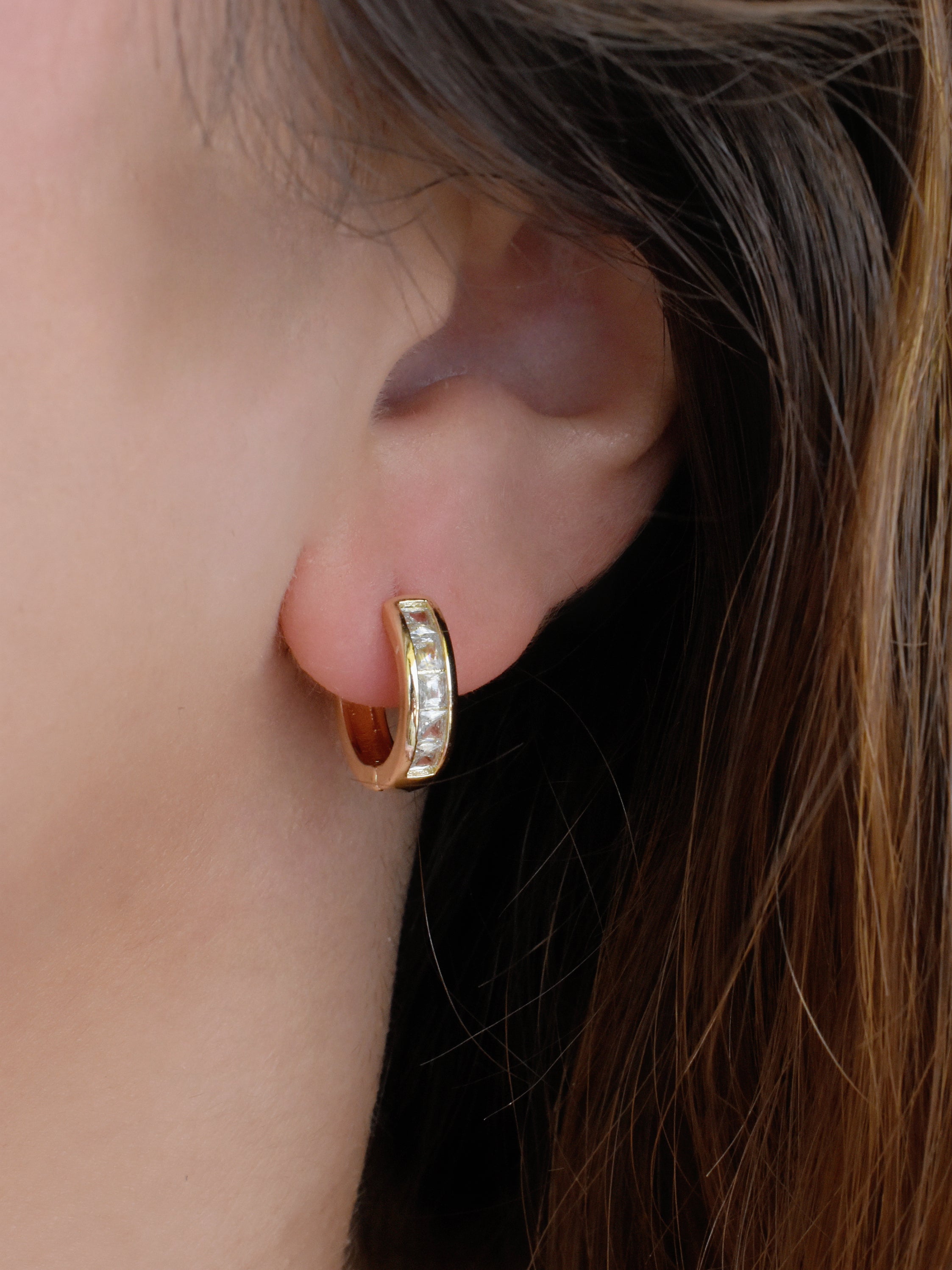 Aretes huggies circonias baguette