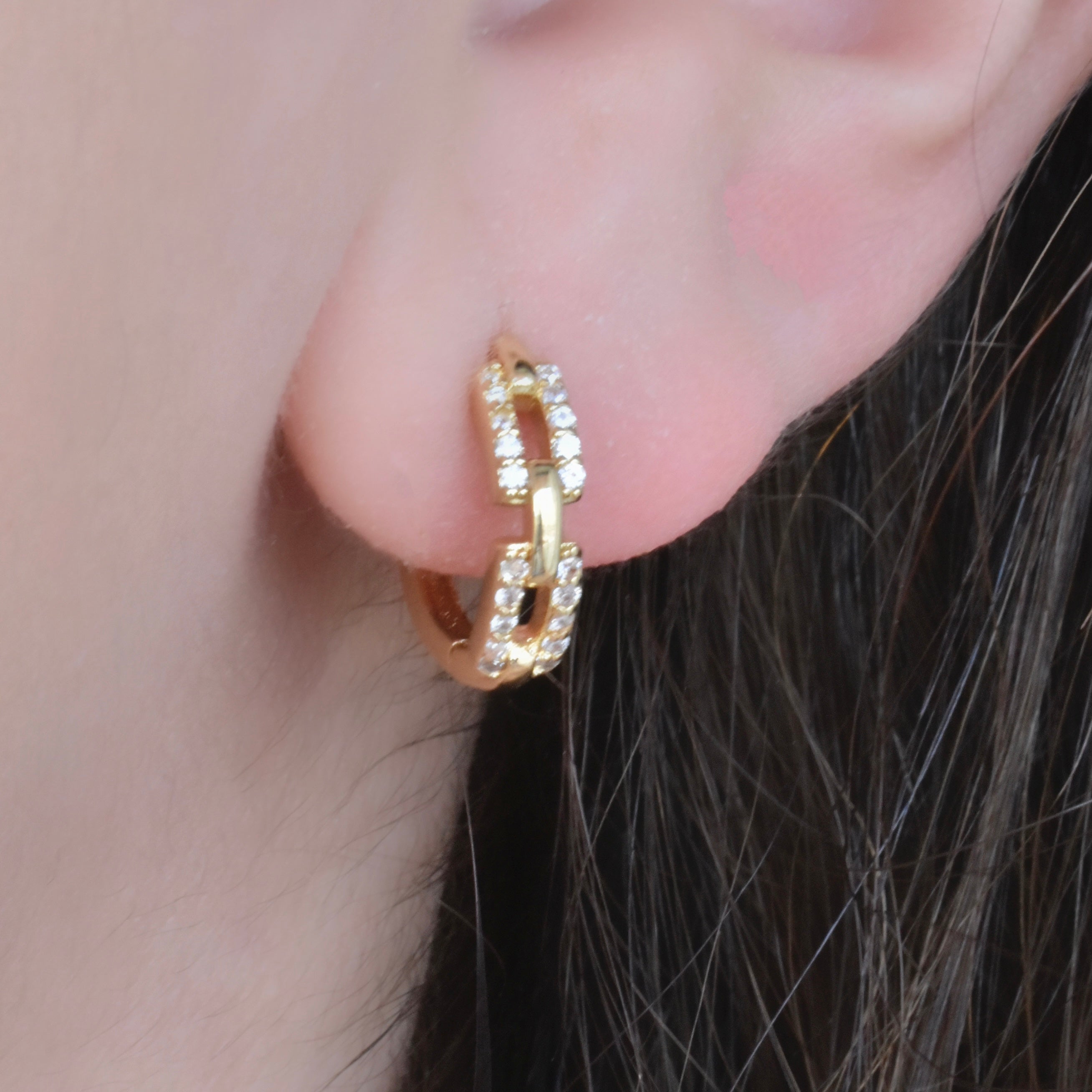 Arete huggies eslabones (dorado y plateado)