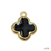 Charm trébol (negro y blanco)