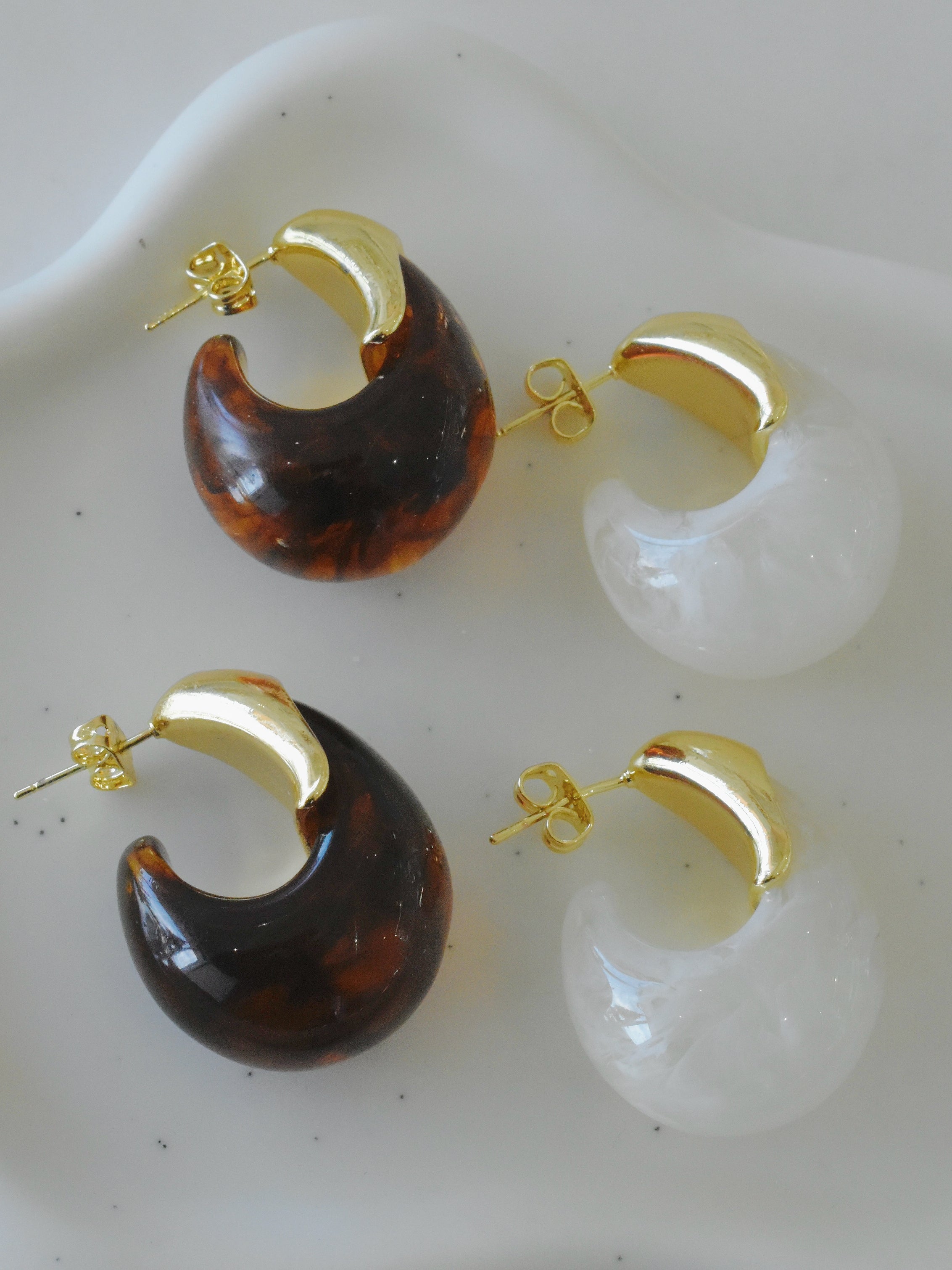 Aretes gota chunky resina (blancos o cafés)
