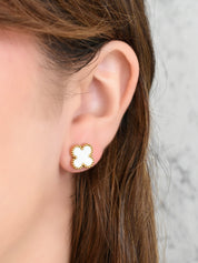 Aretes trébol clásico (negro o blanco)