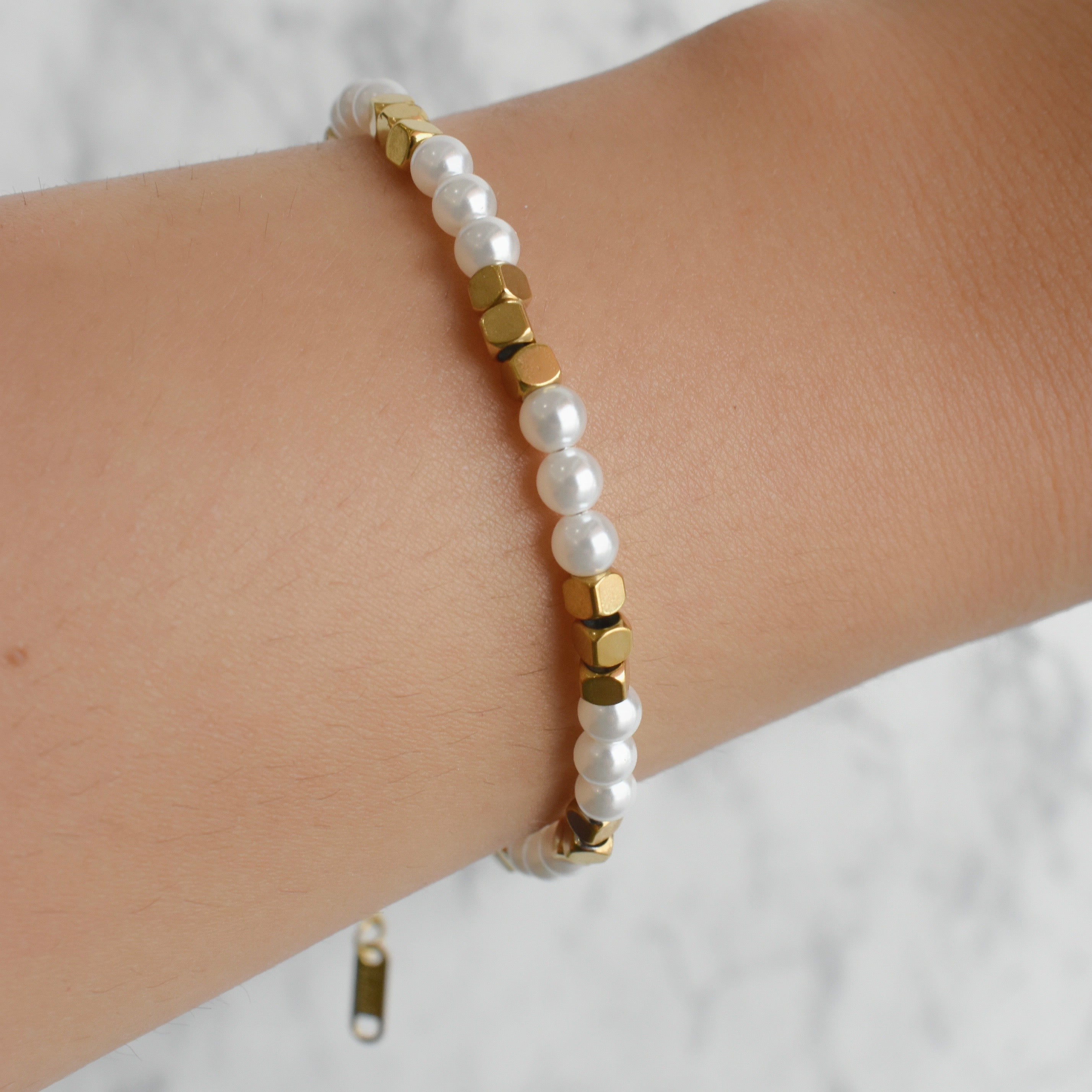 Pulsera perlitas y cubos (plateado o dorado)