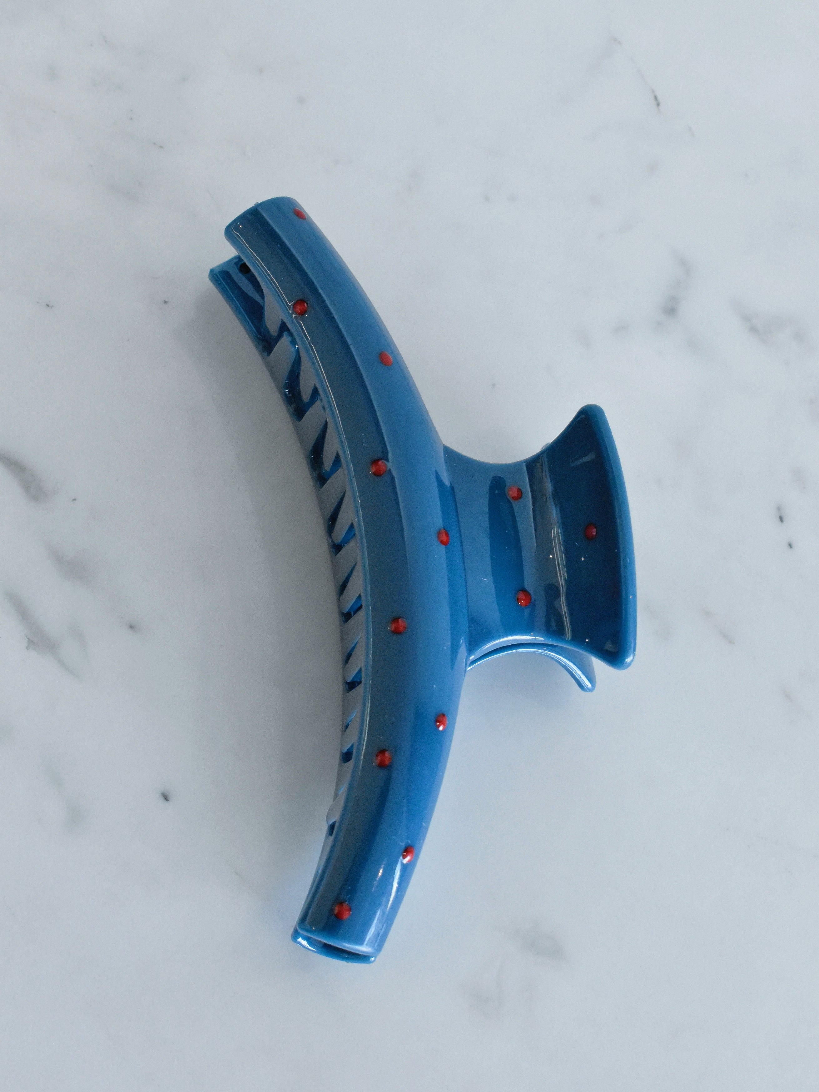 Pinza azul polka dots rojos