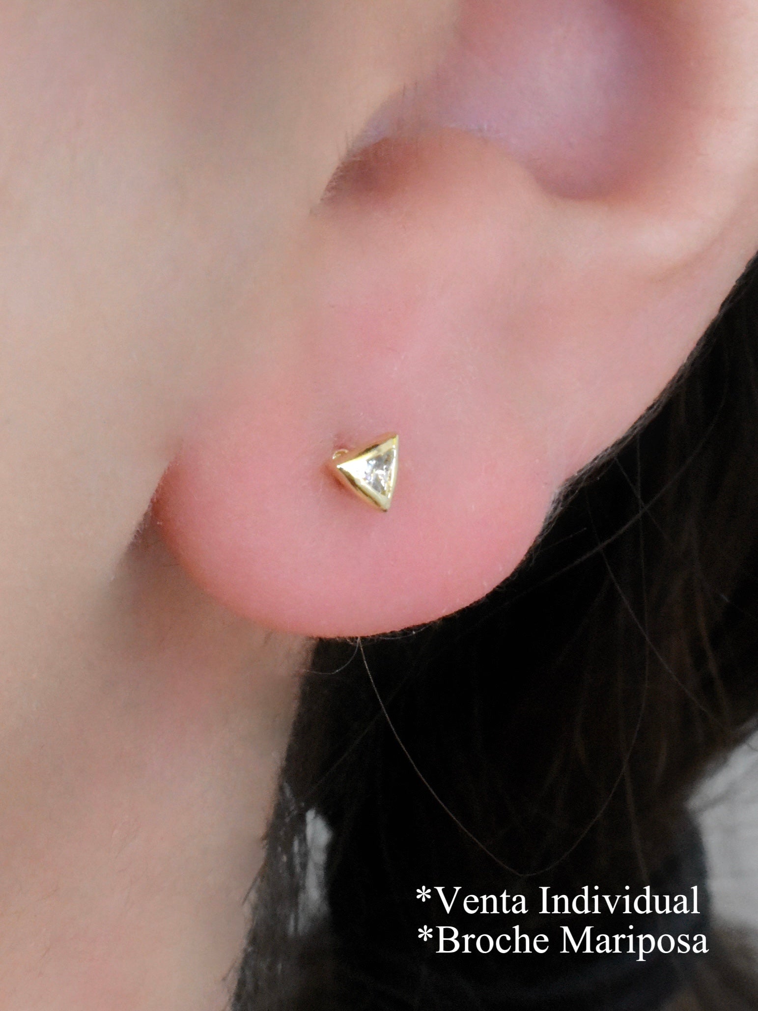 Arete piercing mini triángulo