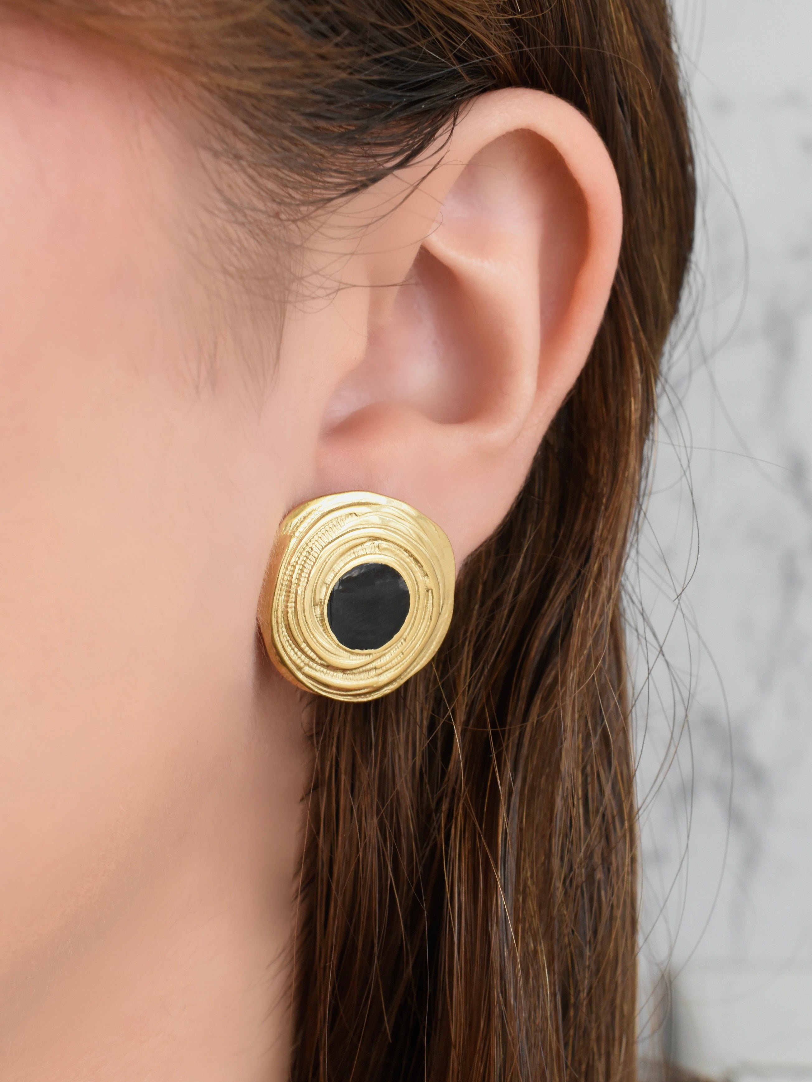 Aretes círculo negro