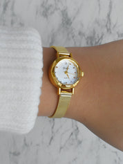 Reloj estilo cristal (dorado o plateado)
