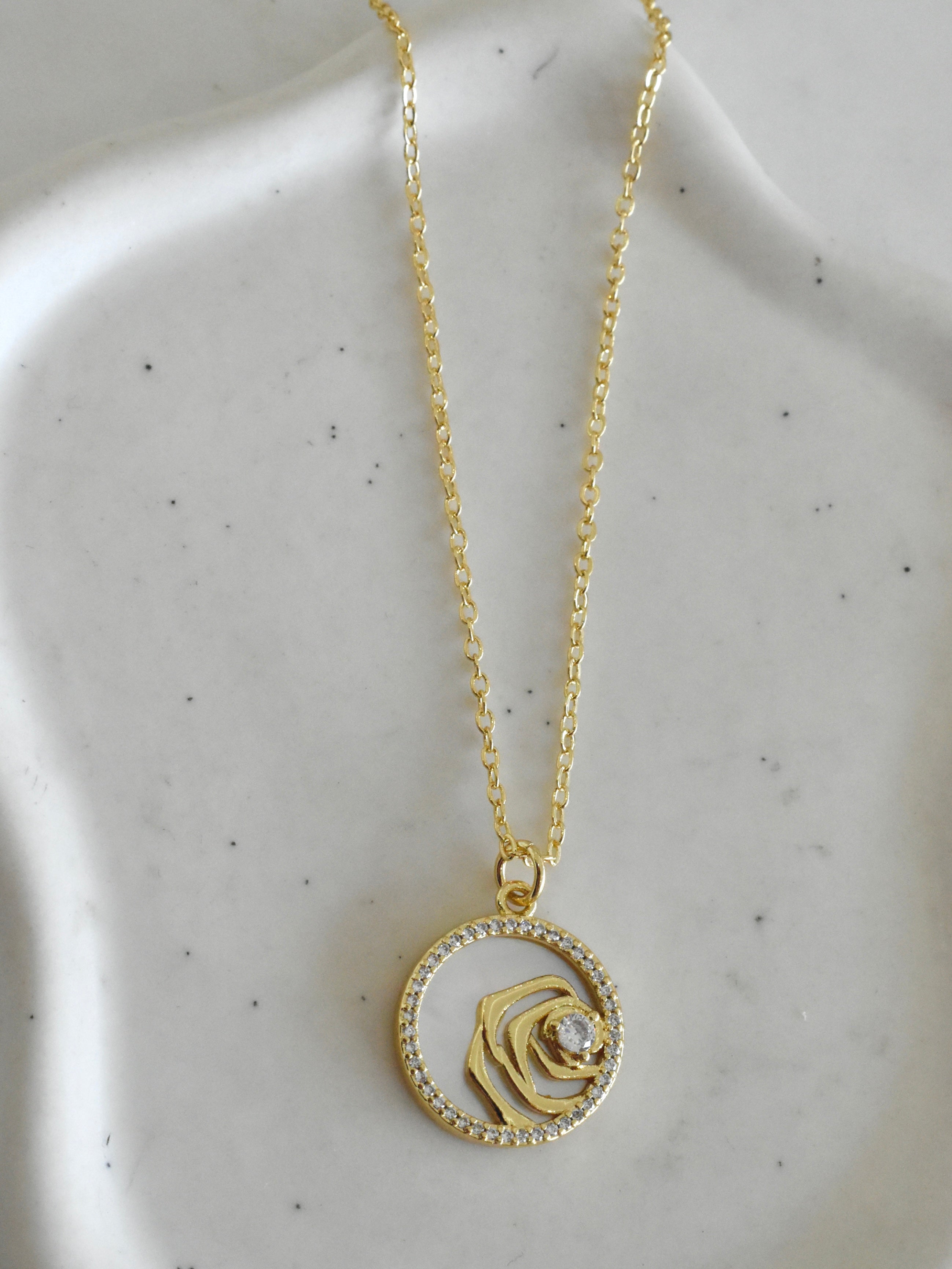 Gargantilla círculo rosa y circonias