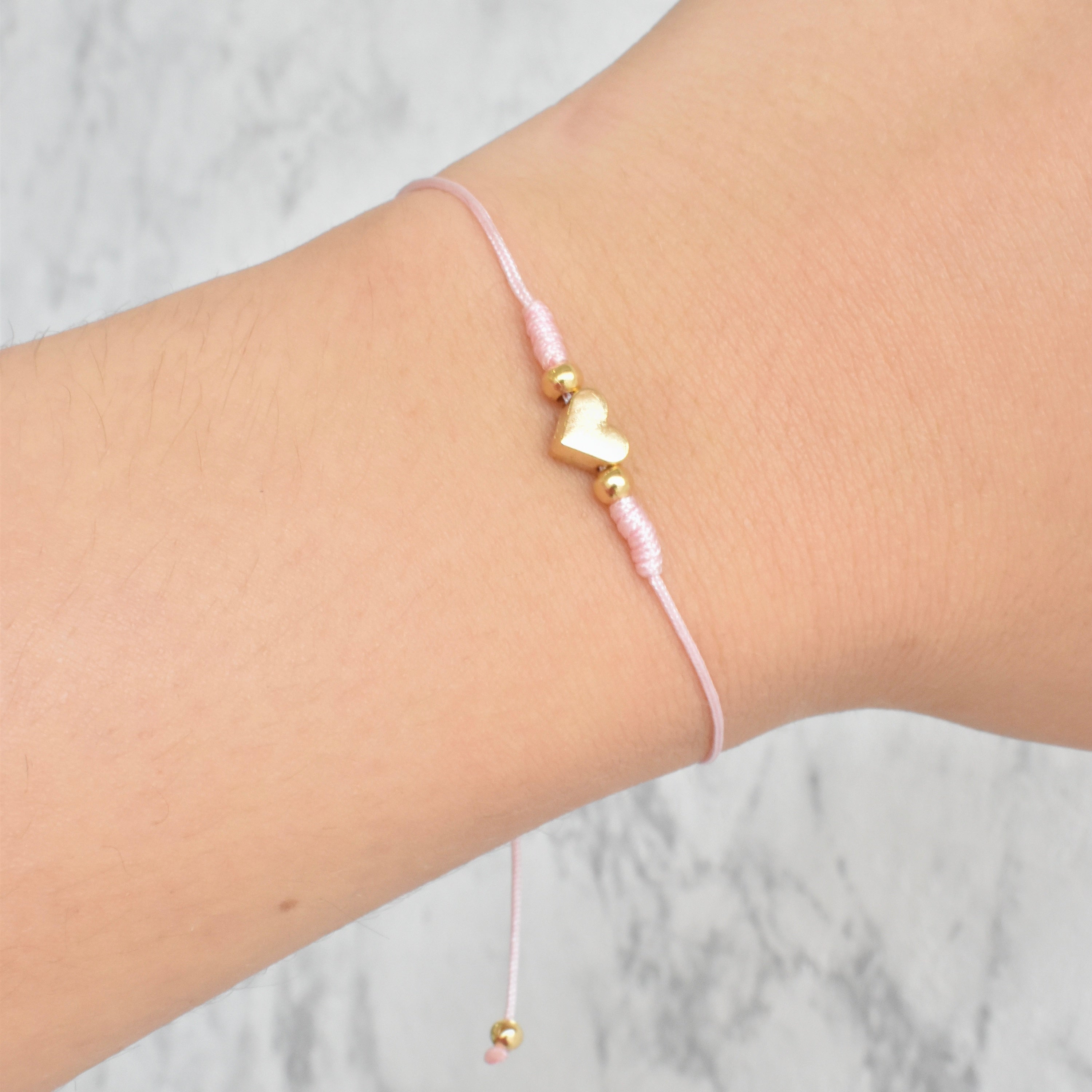 Pulsera hilo mini corazón (rosa y celeste)