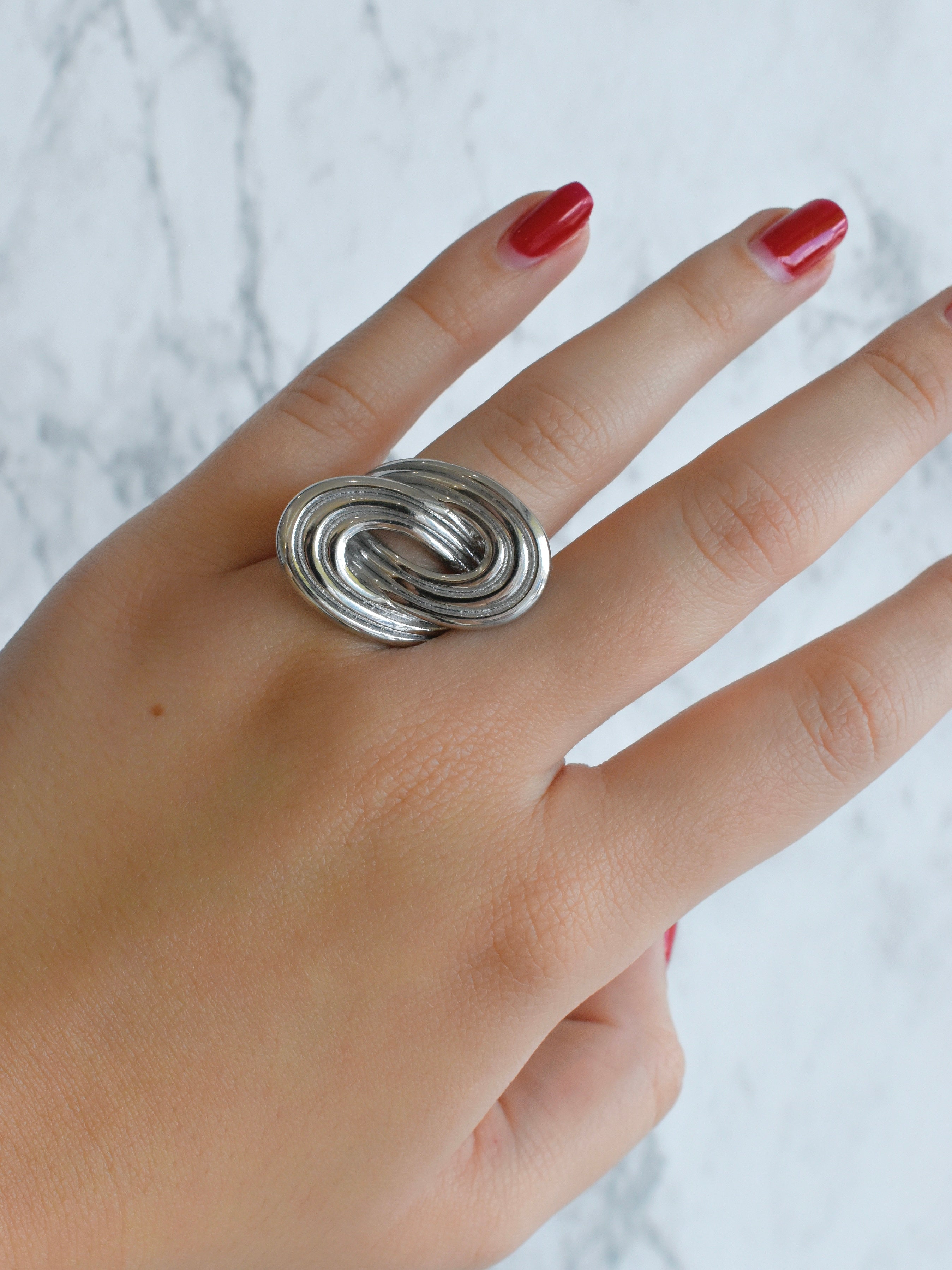 Anillo chunky entrelazado curvo plateado (tallas)