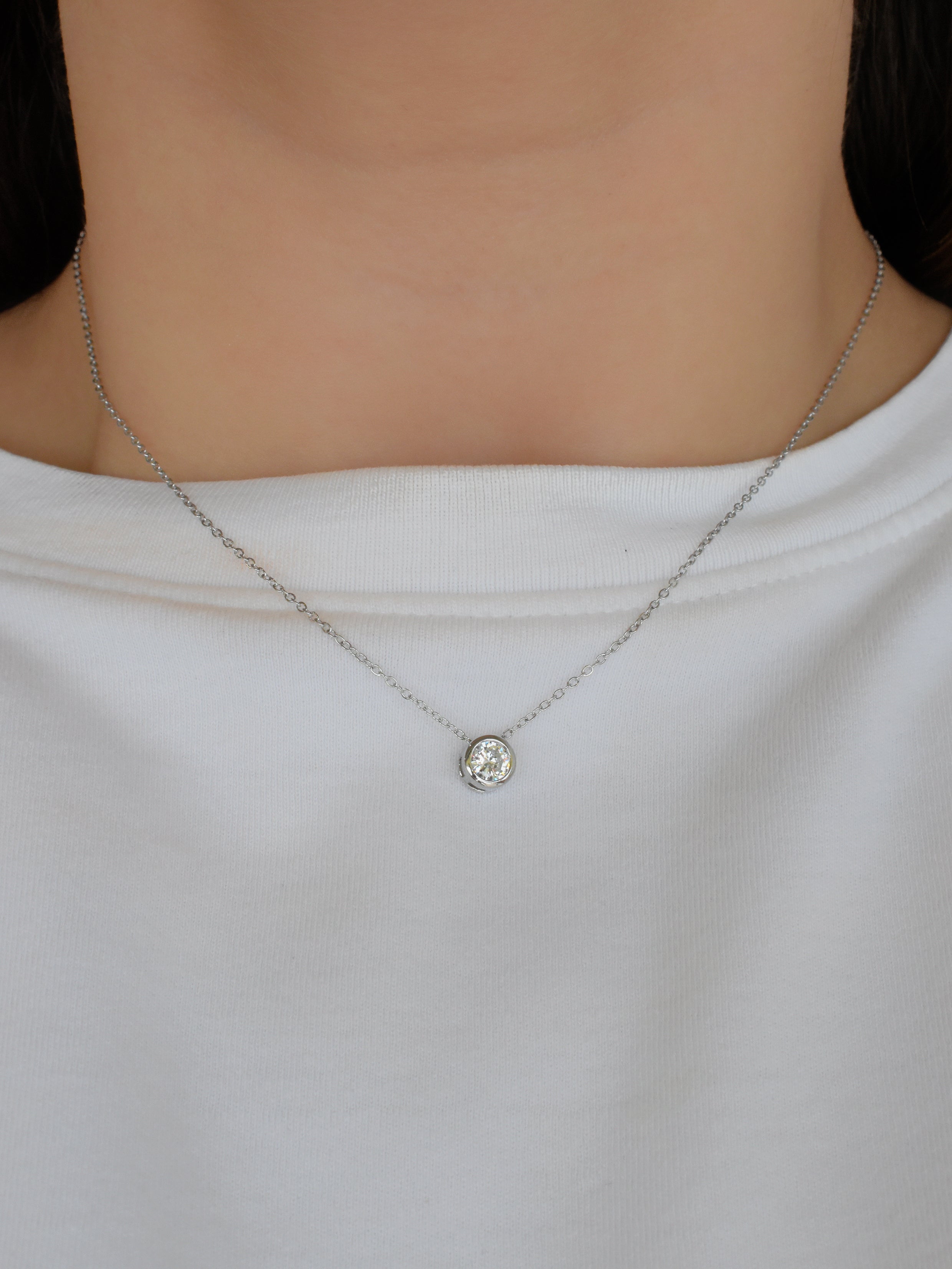 Gargantilla mini círculo clásico (dorado o plateado)