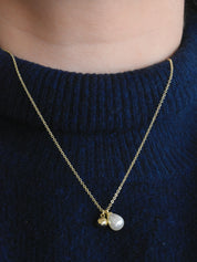 Gargantilla perla y bolita (dorado o plateado)