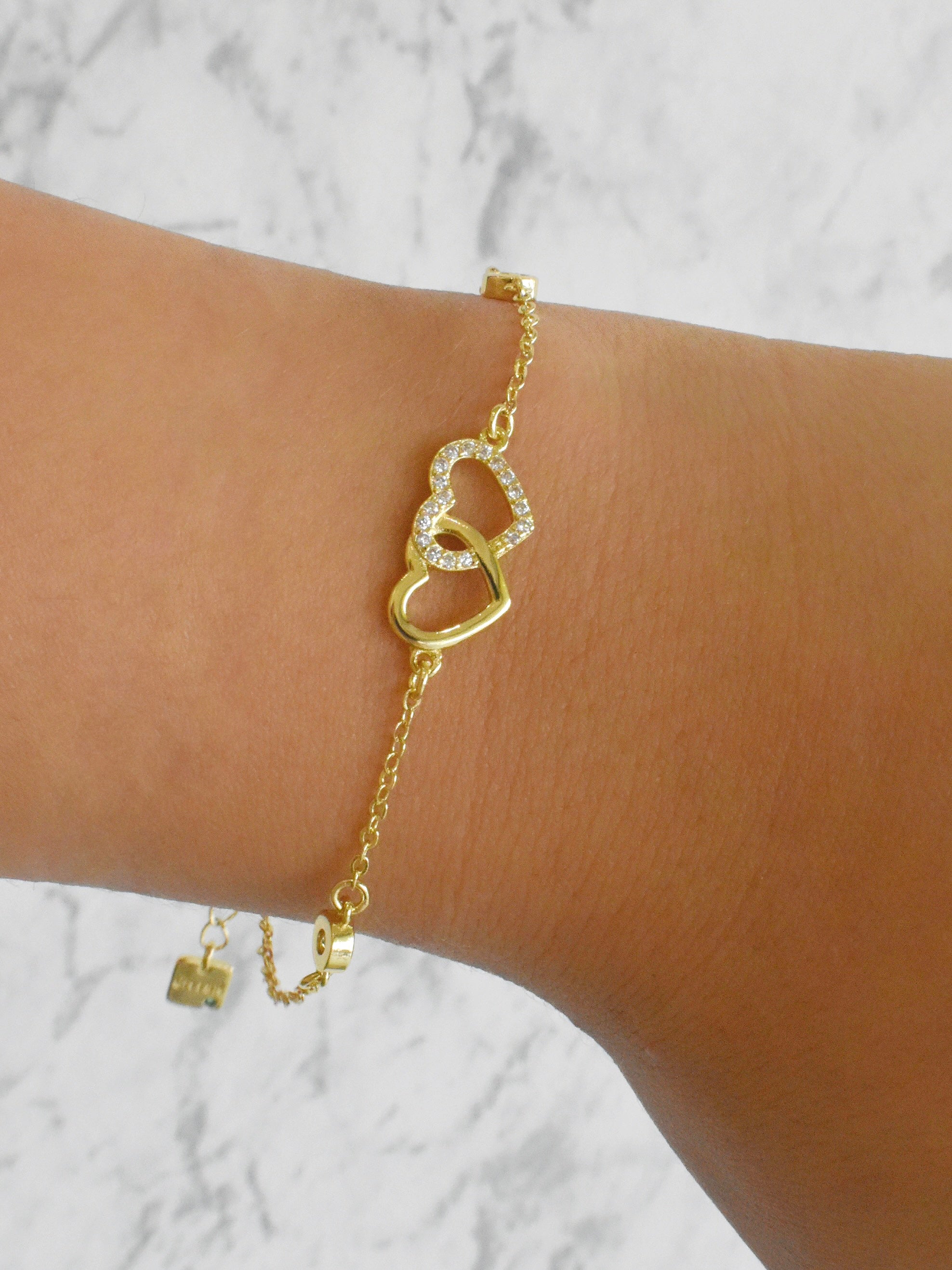 Pulsera corazones entrelazados