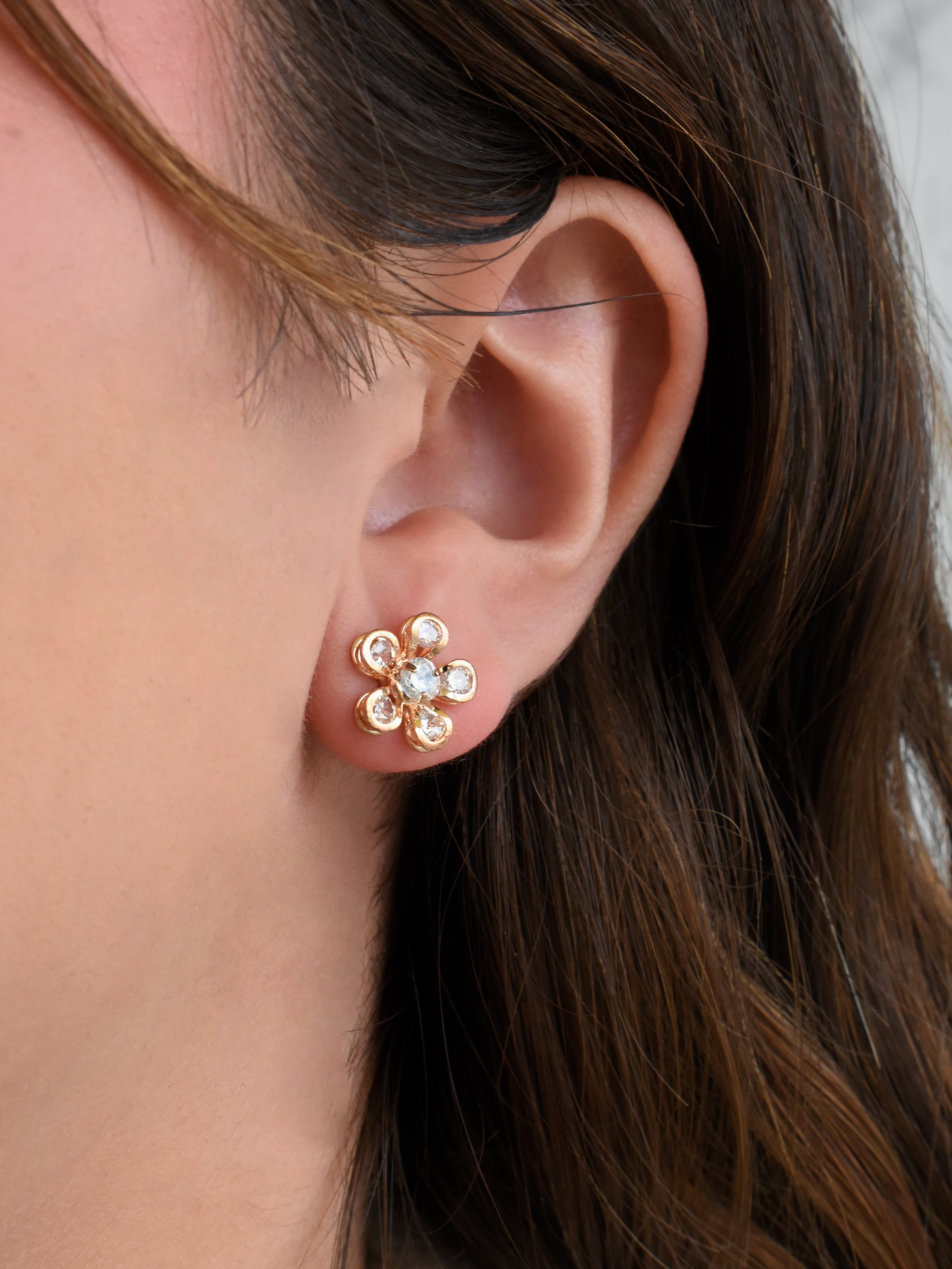 Aretes flor circonias