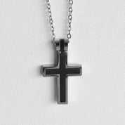 Collar cruz plana mate (plateada o negra)