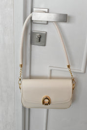 Bolsa de hombro broche herradura (blanca o beige)