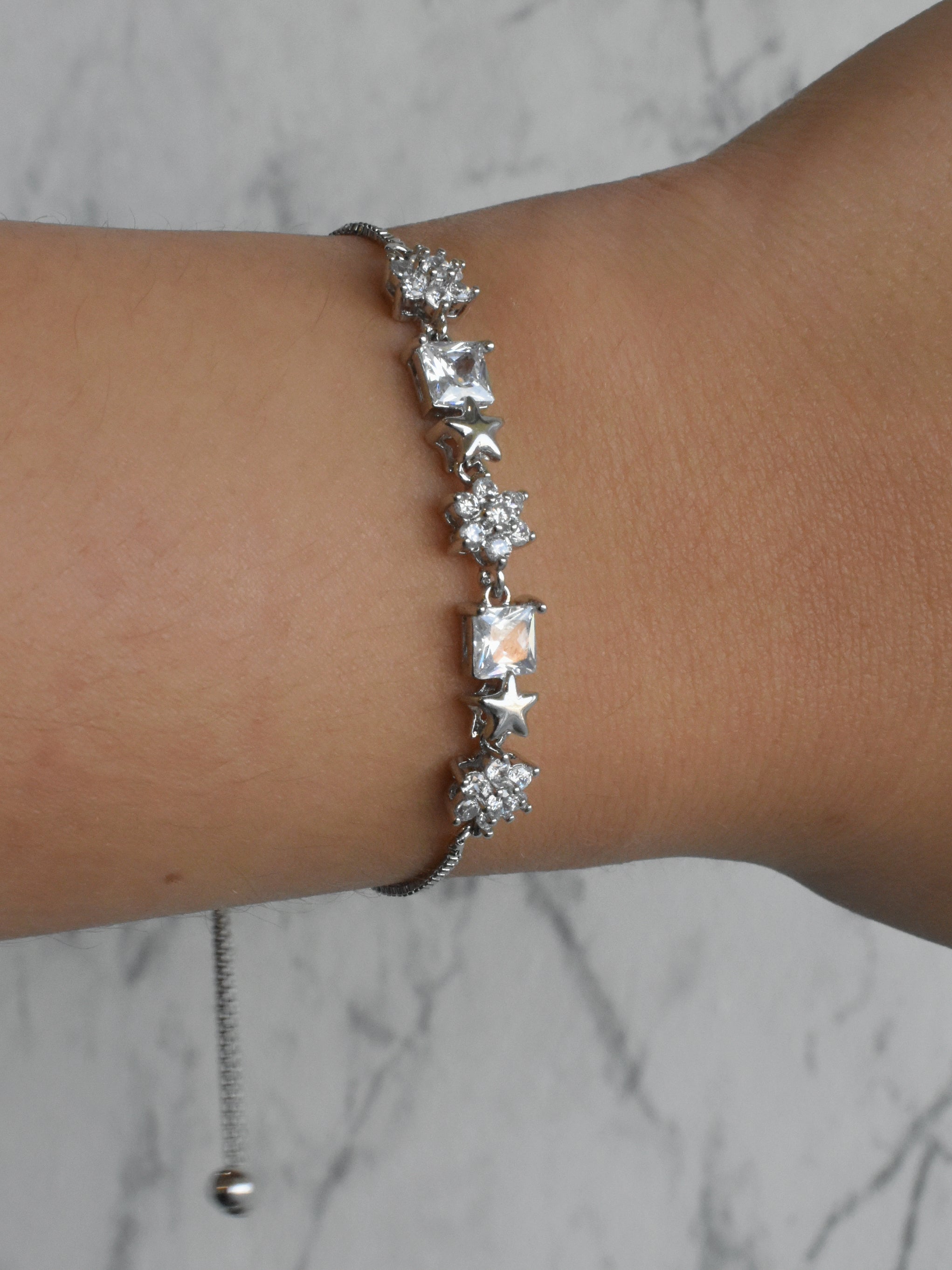 Pulsera flores, cuadros y estrellas