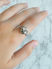 Anillo nudo (dorado o plateado)