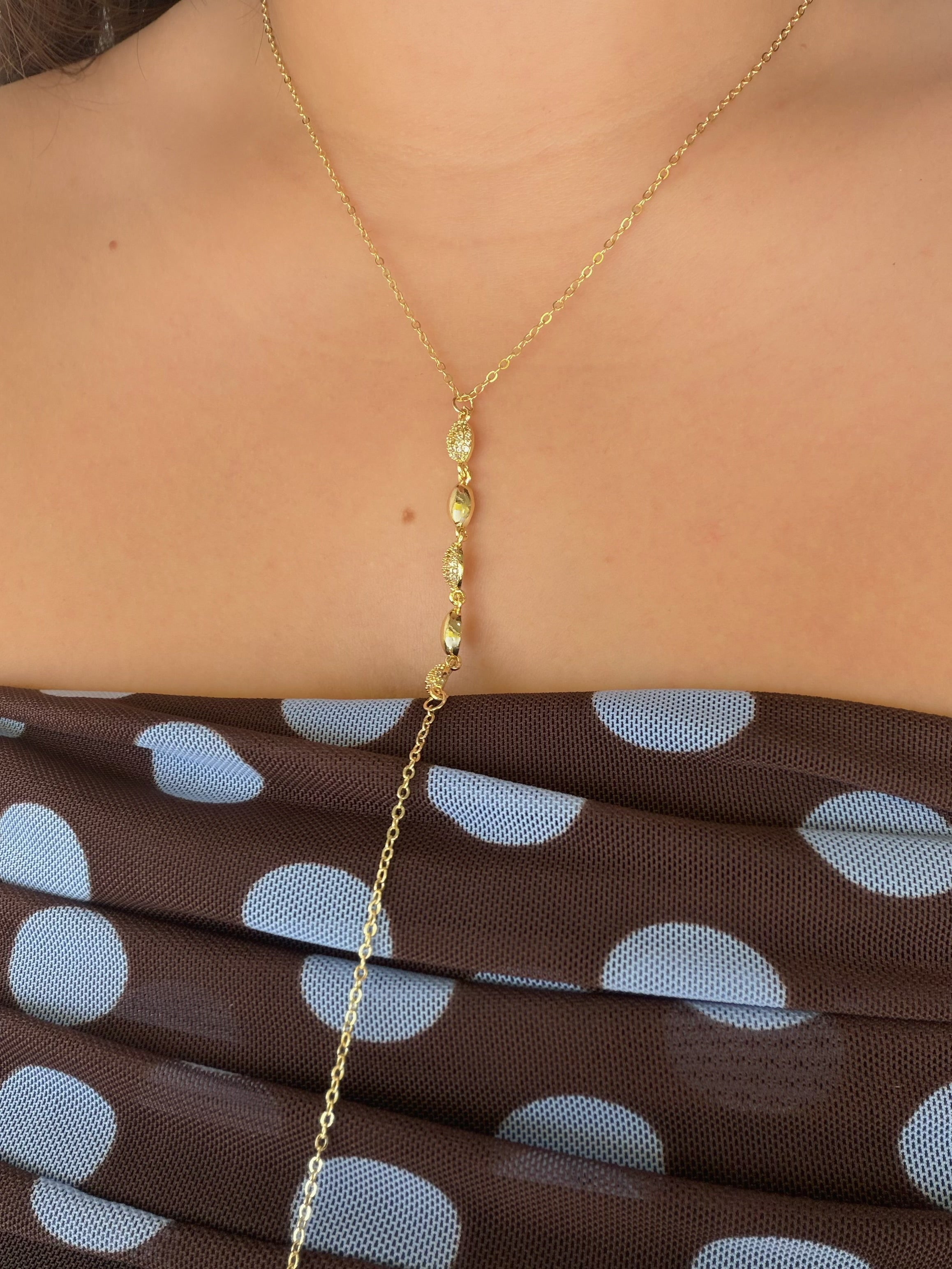 Collar corbatero gotitas