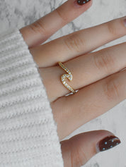 Anillo ola circonia (dorado o plateado)