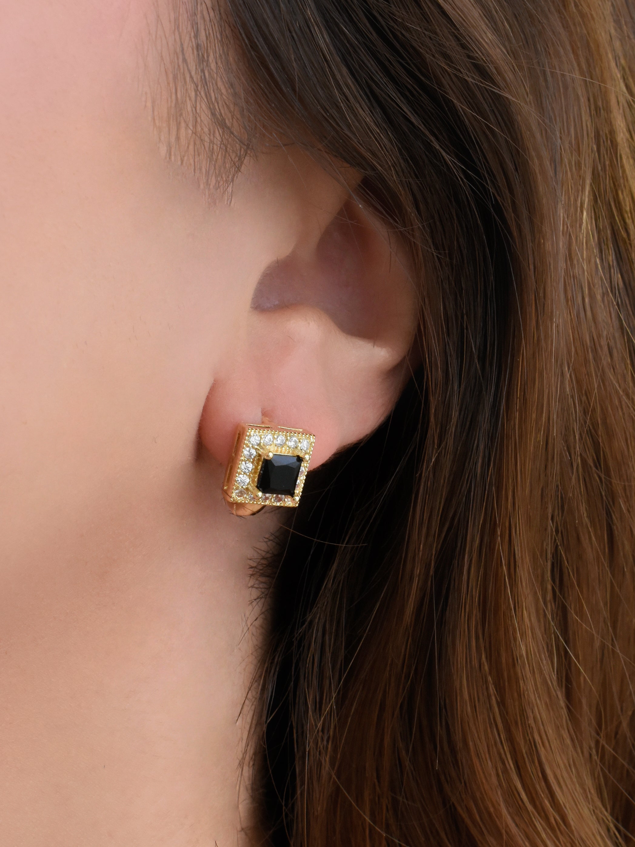Aretes circonia cuadrada (blanca o negra)