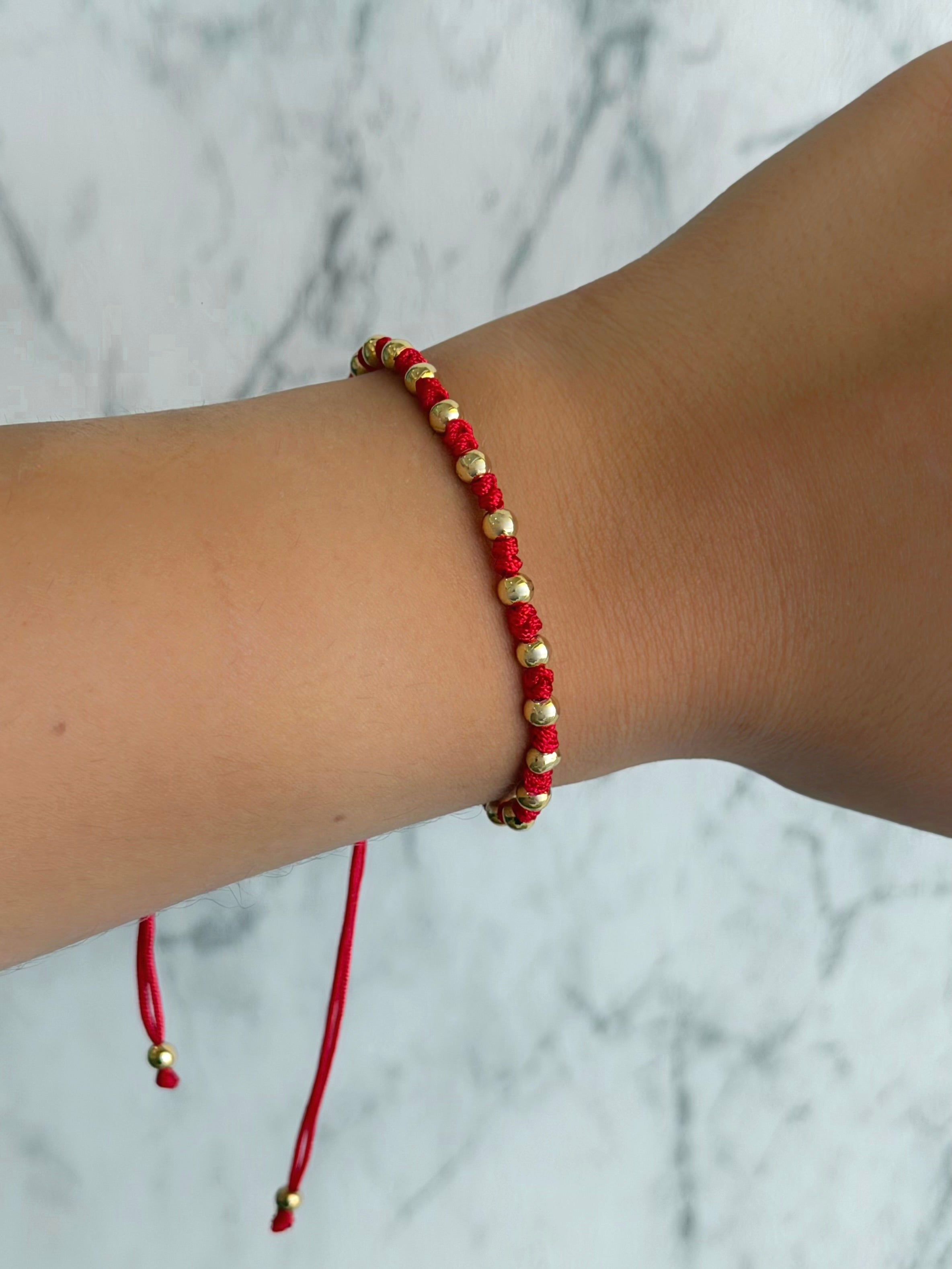 Pulsera hilo rojo bolitas doradas