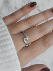 Anillo ola circonia (dorado o plateado)