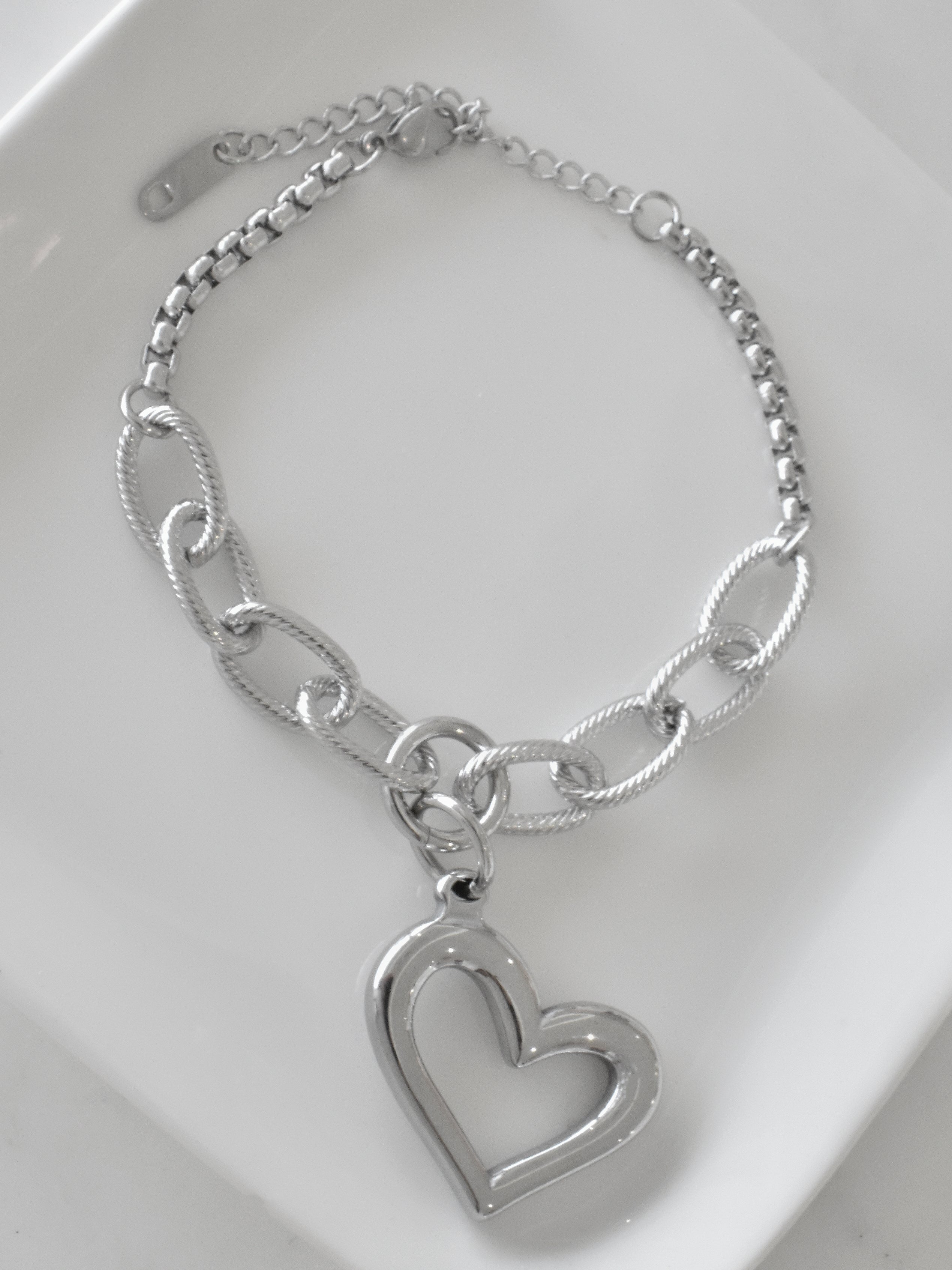 Pulsera silueta corazón