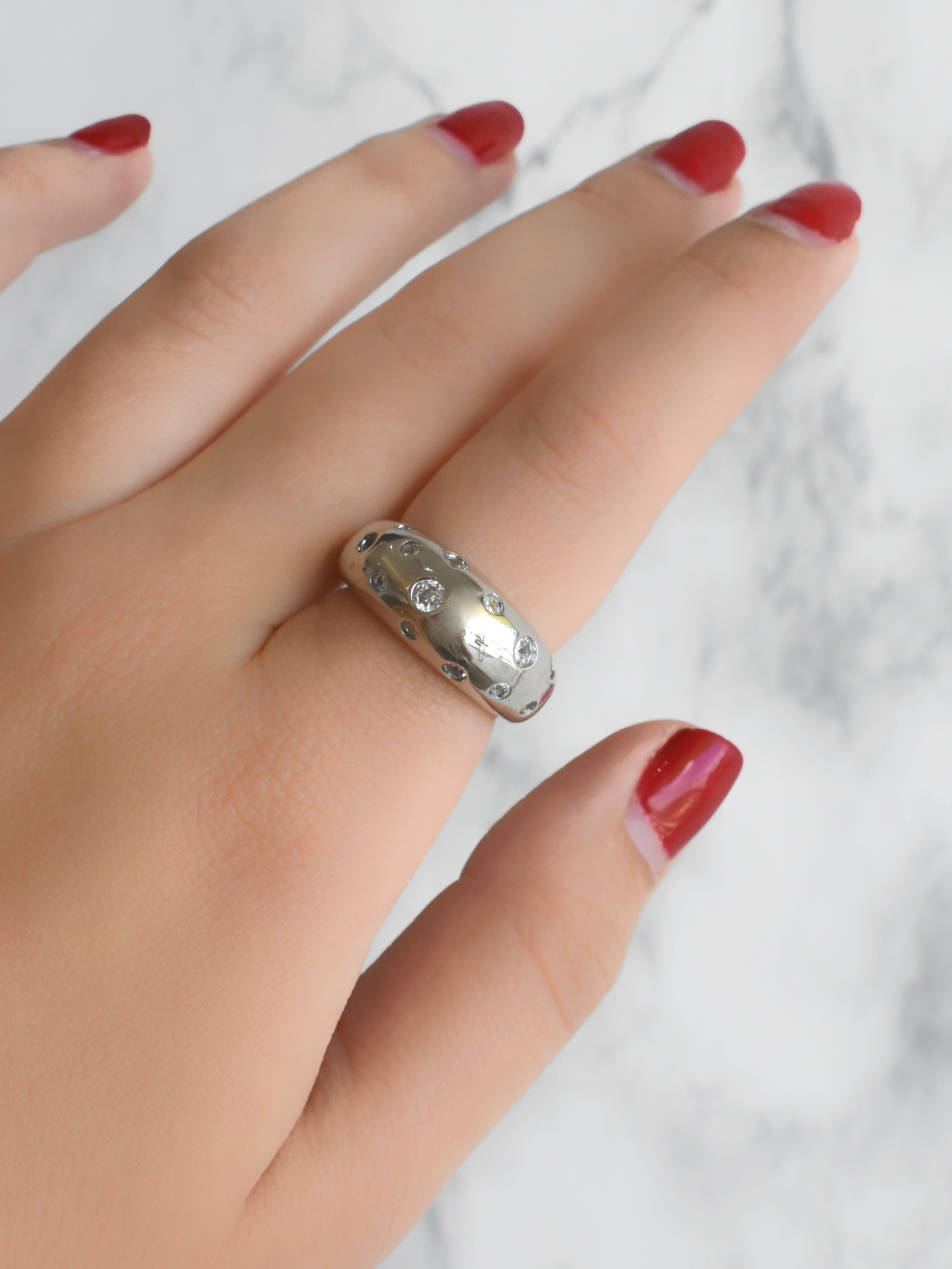 Anillo chunky circonias separadas