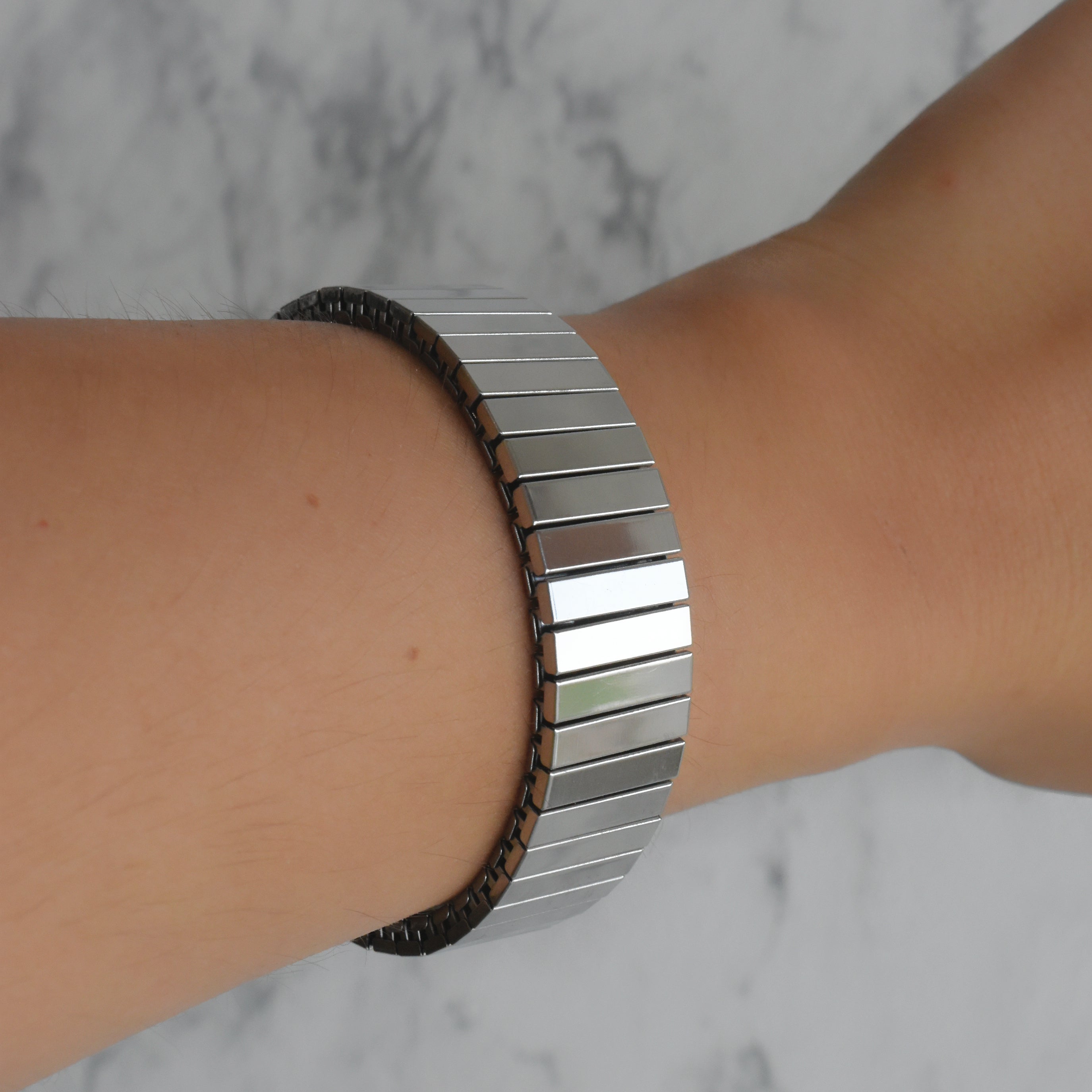 Brazalete ancho elástico (bicolor o plateado)