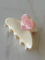 Pinza mini beige corazón rosa