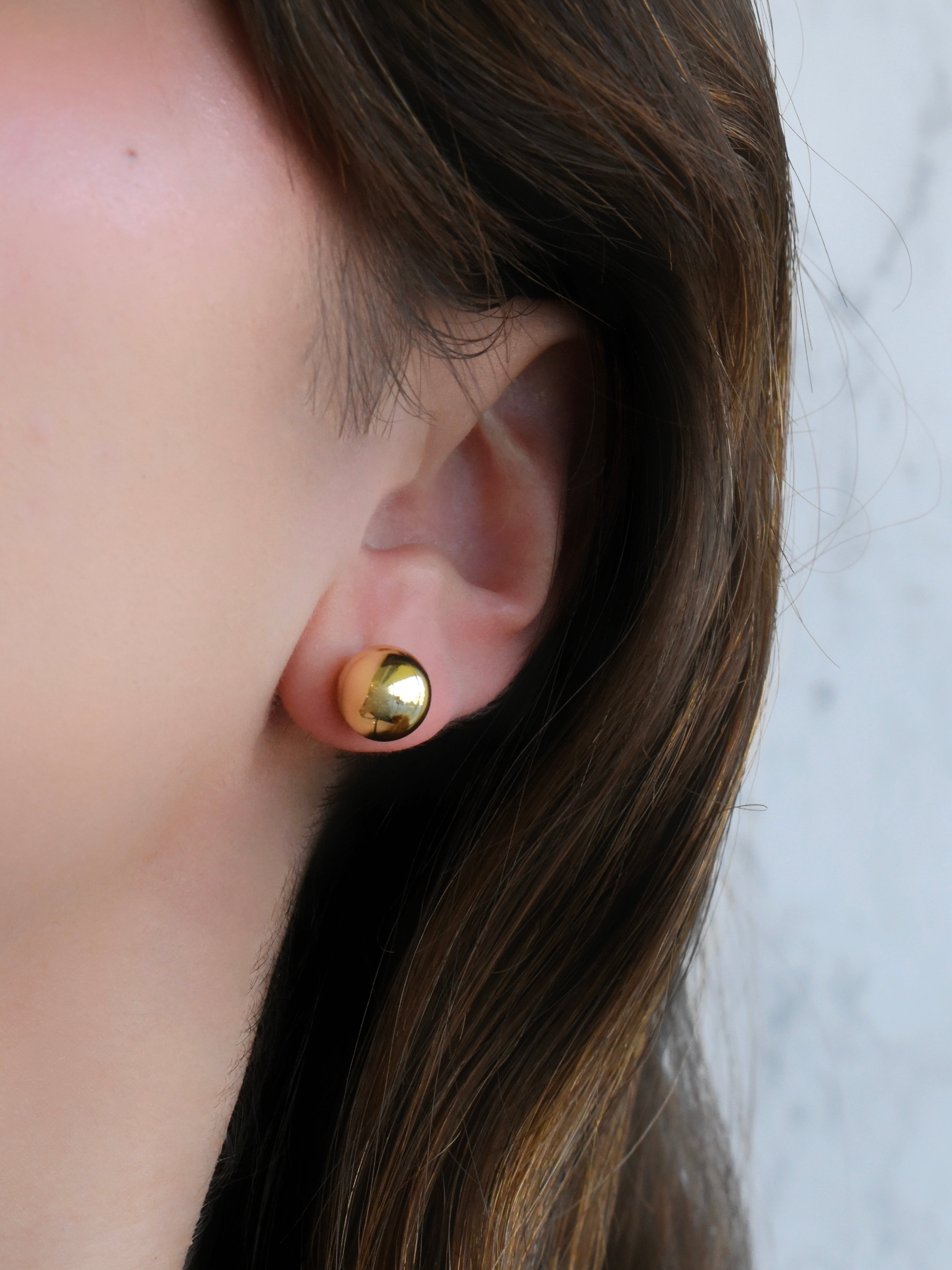 Aretes clásicos bolita (plateado o dorado)