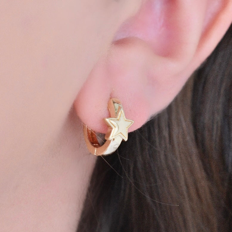 Aretes huggies estrellita
