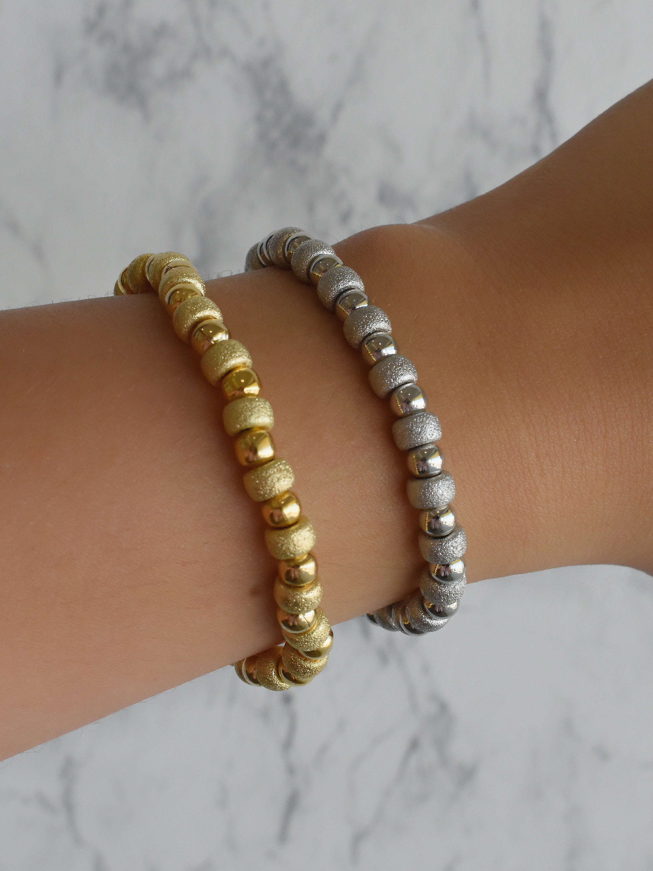 Pulsera bolitas y ruedas mate (dorada o plateada)