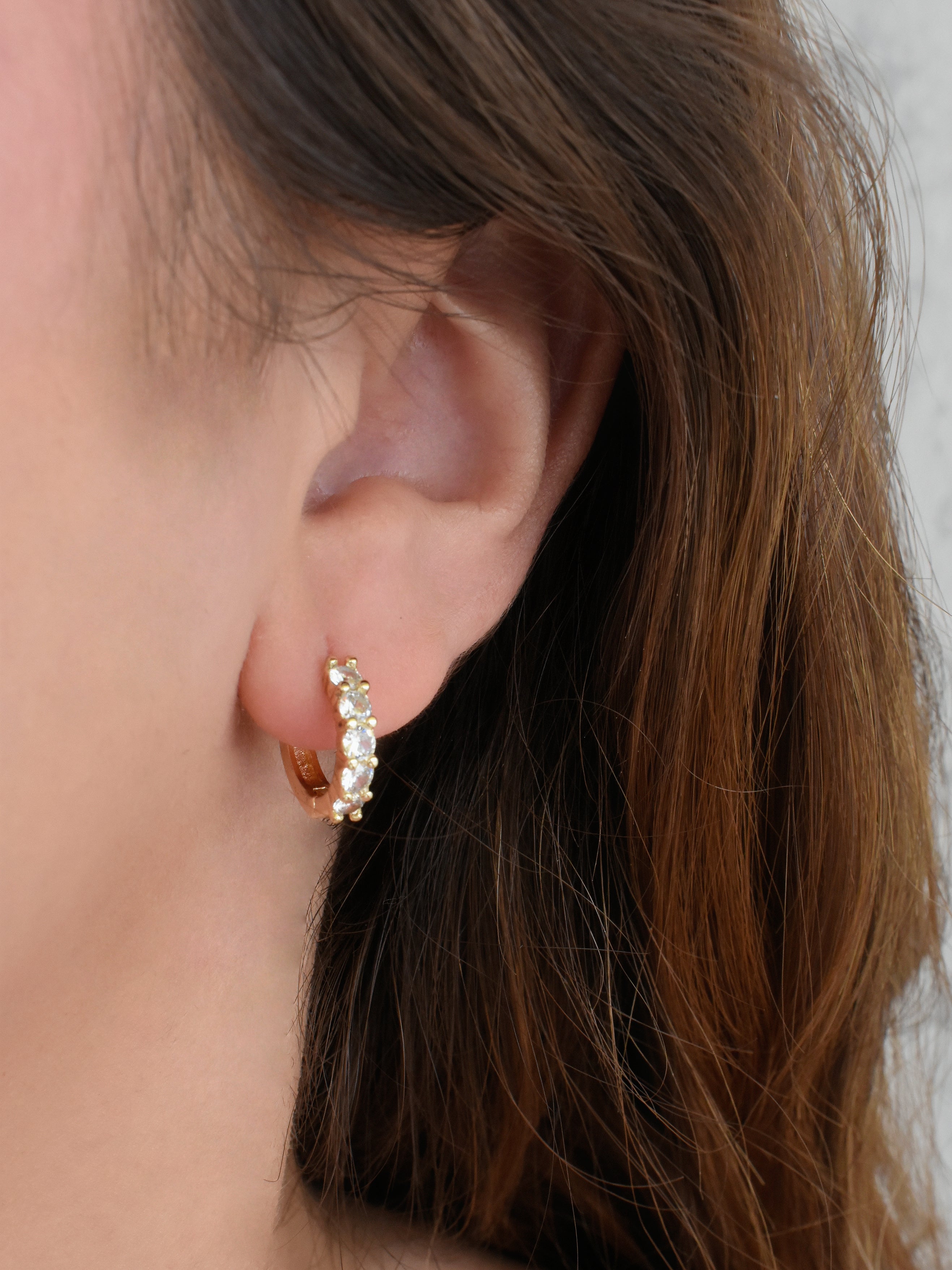 Aretes huggies fila circonias