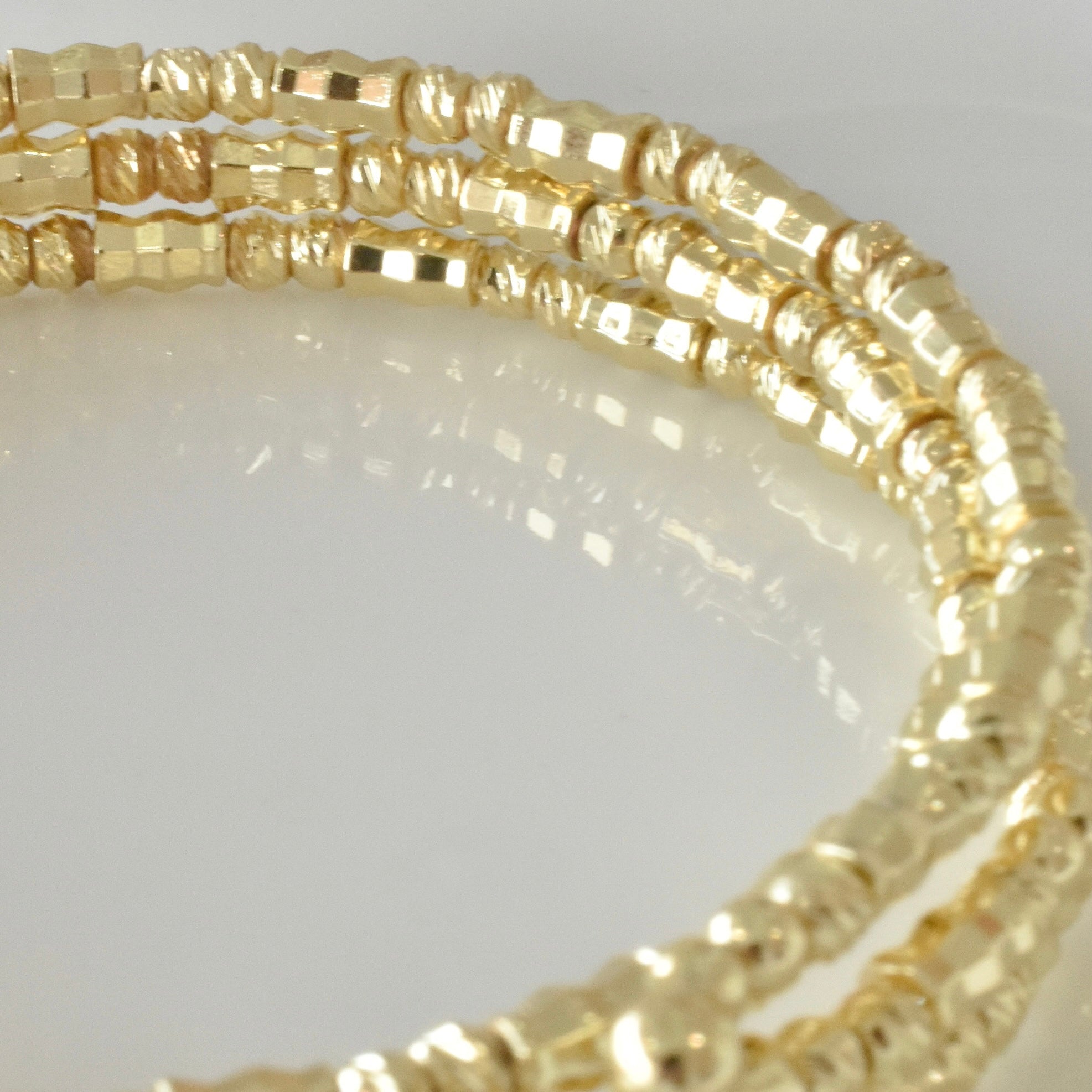 Brazalete triple bolitas