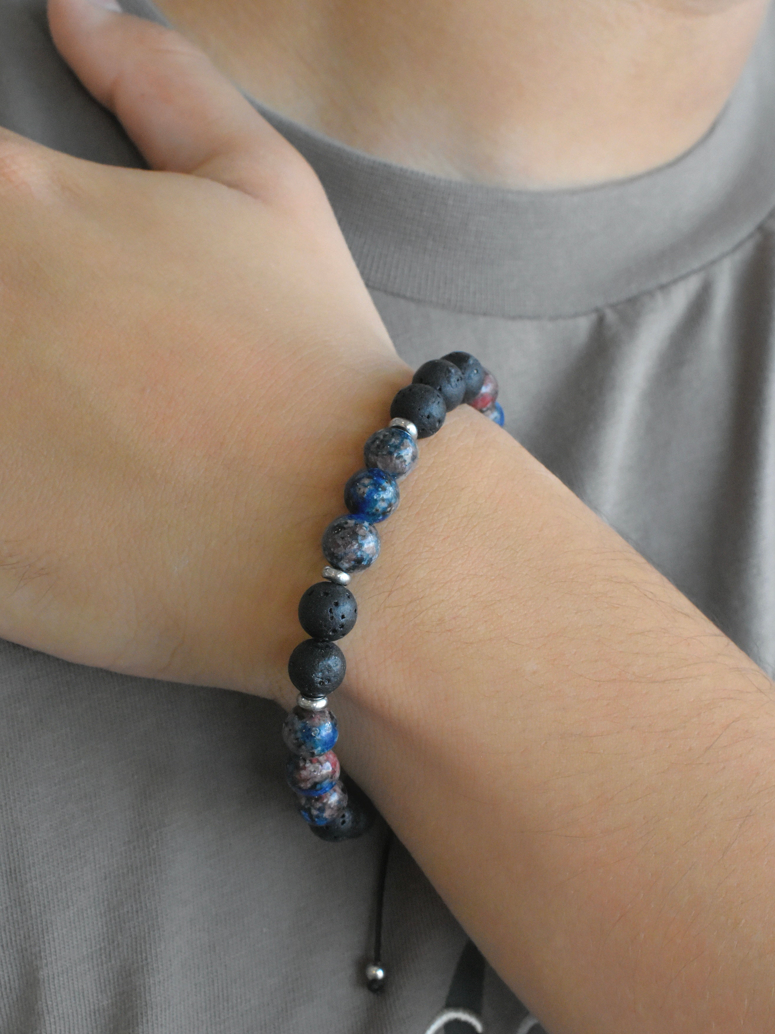 Pulsera bola azul, rojiza y volcánica