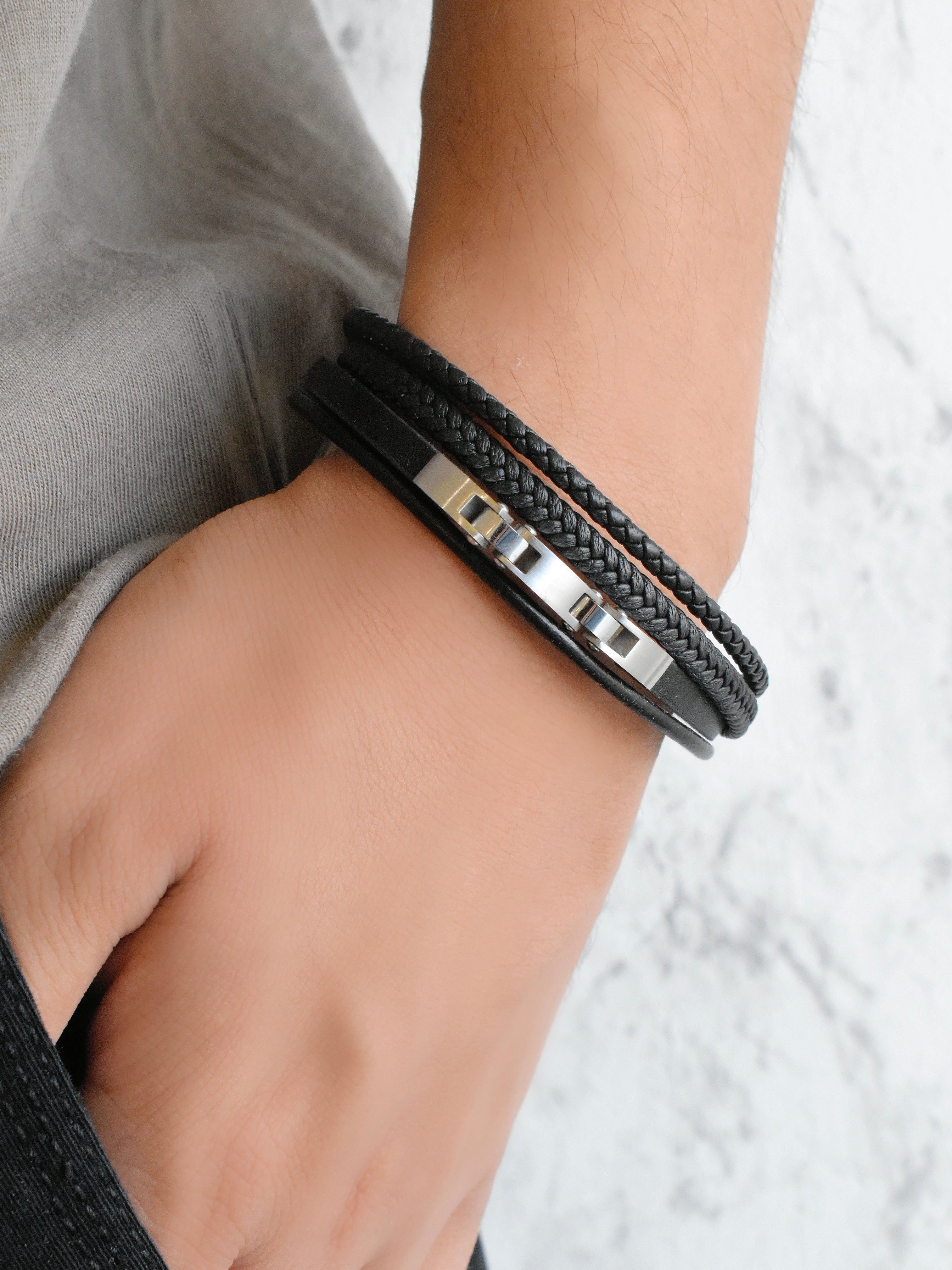 Pulsera cuatro líneas y placa plateada