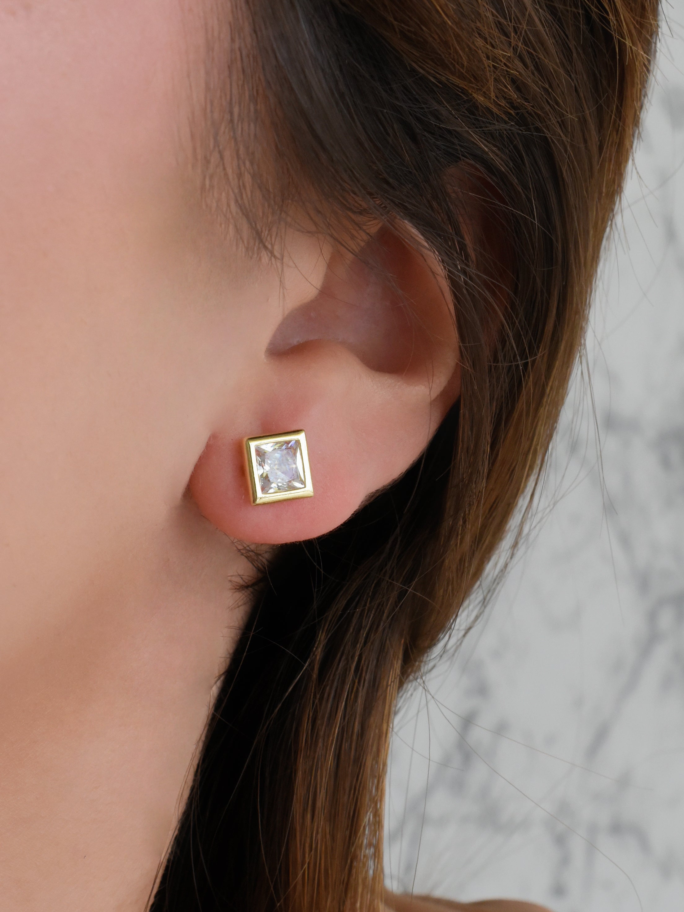 Aretes cuadro circonia clásica (broche bolita)