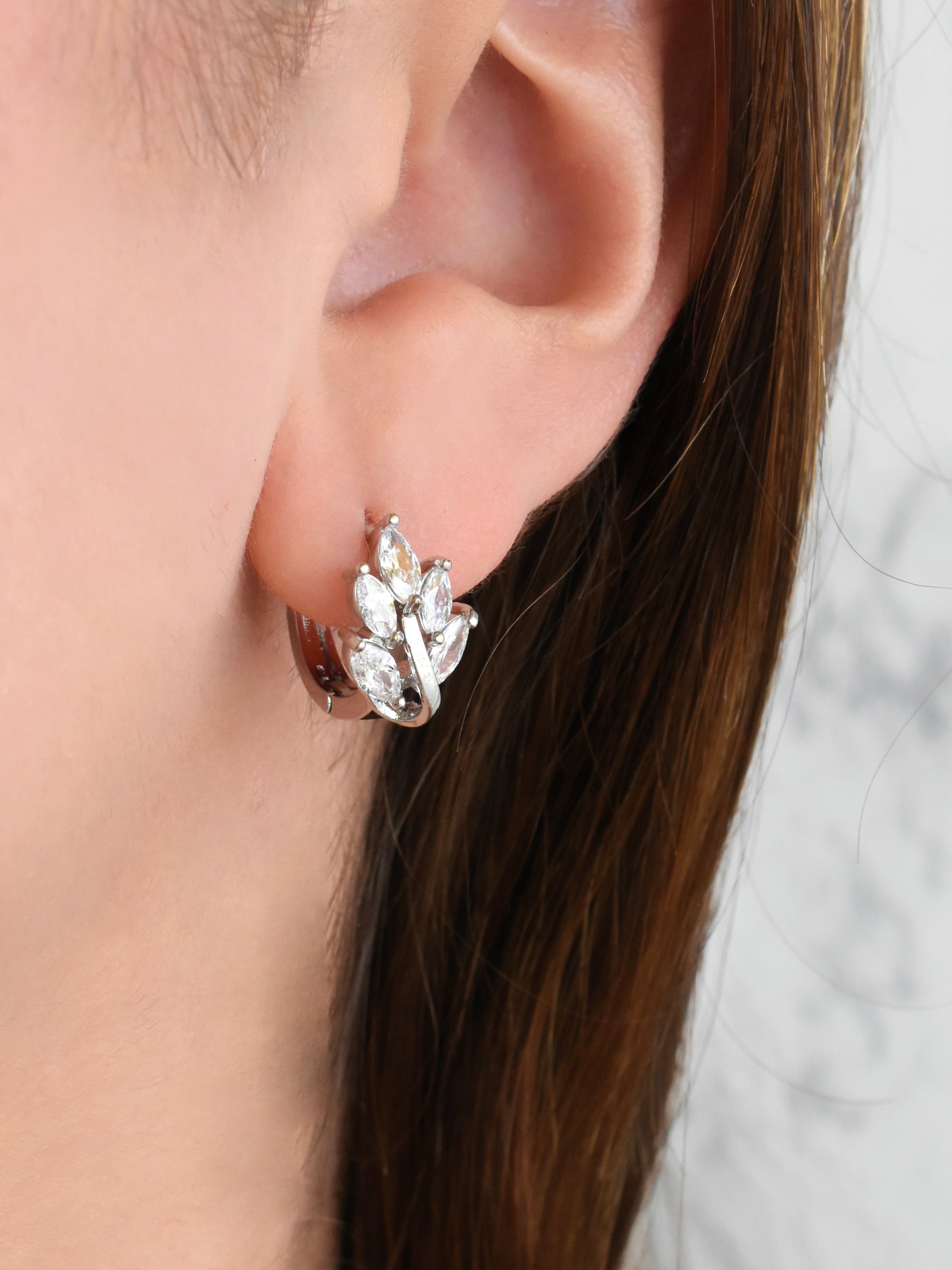 Aretes huggies hojitas