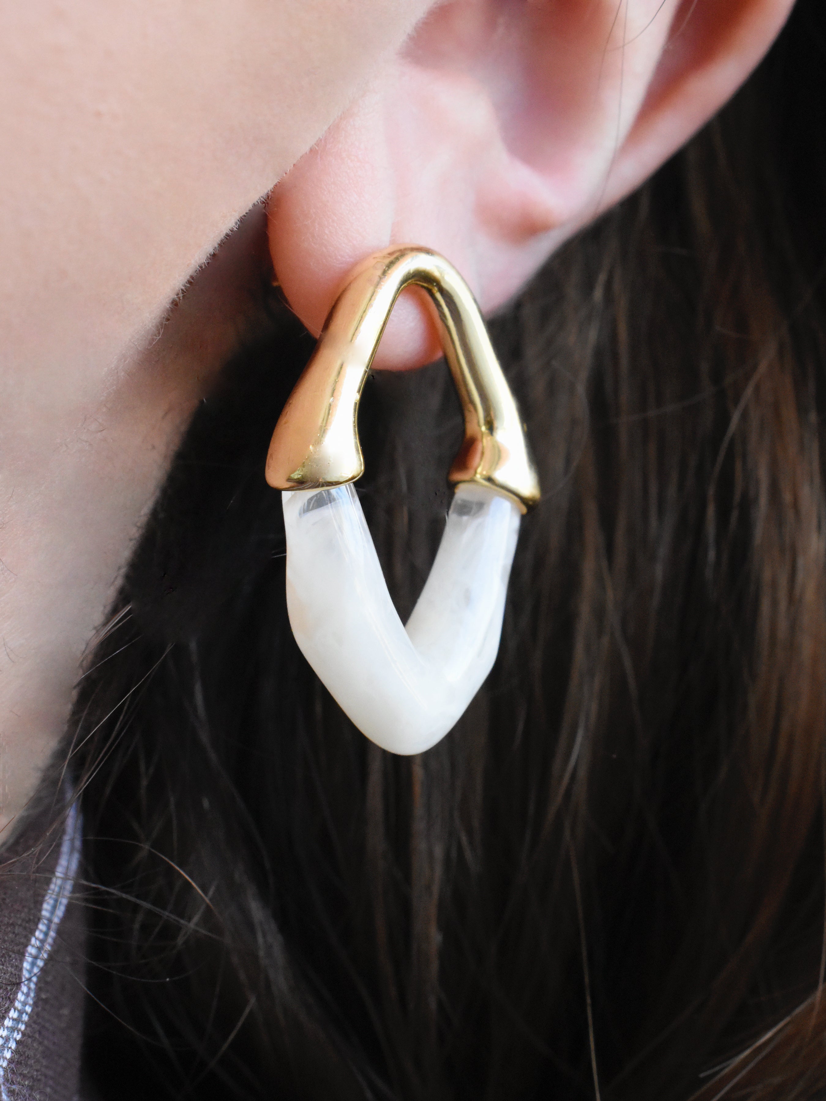 Aretes rombo resina (café o blanco)