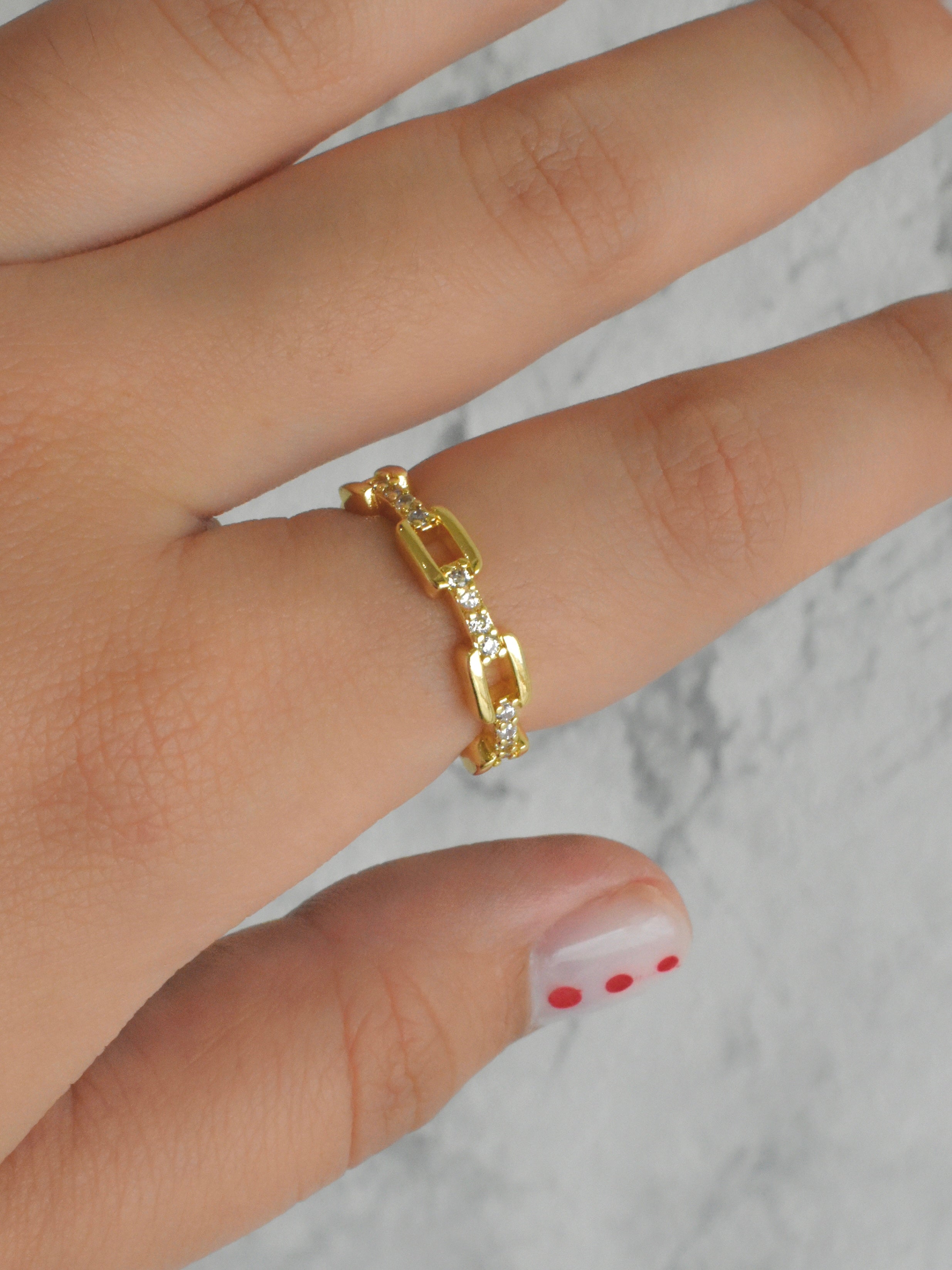 Anillo cadena circonias