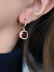 Aretes huggies colores (morada. roja, verde)