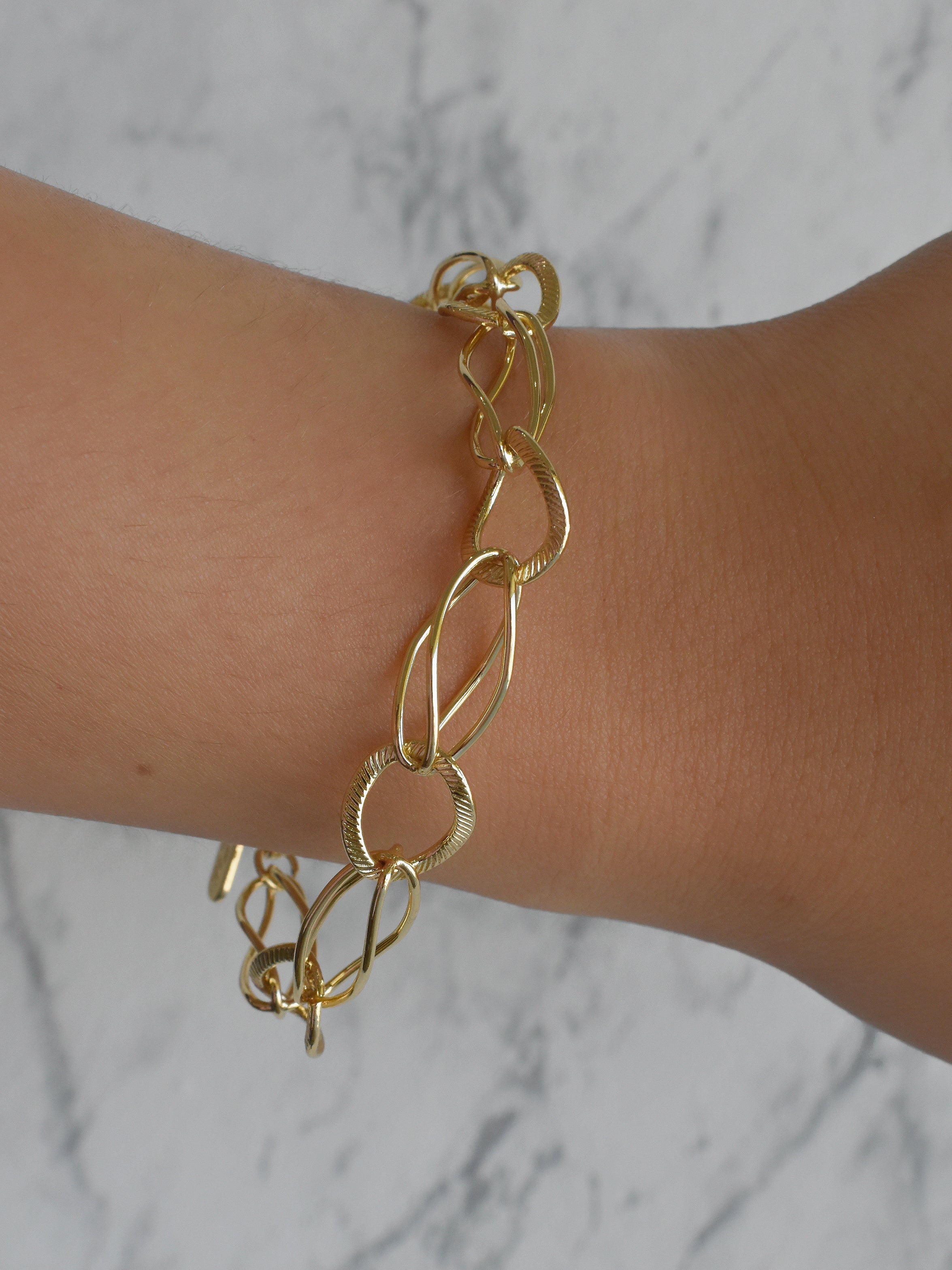 Pulsera diseño óvalo siluetas