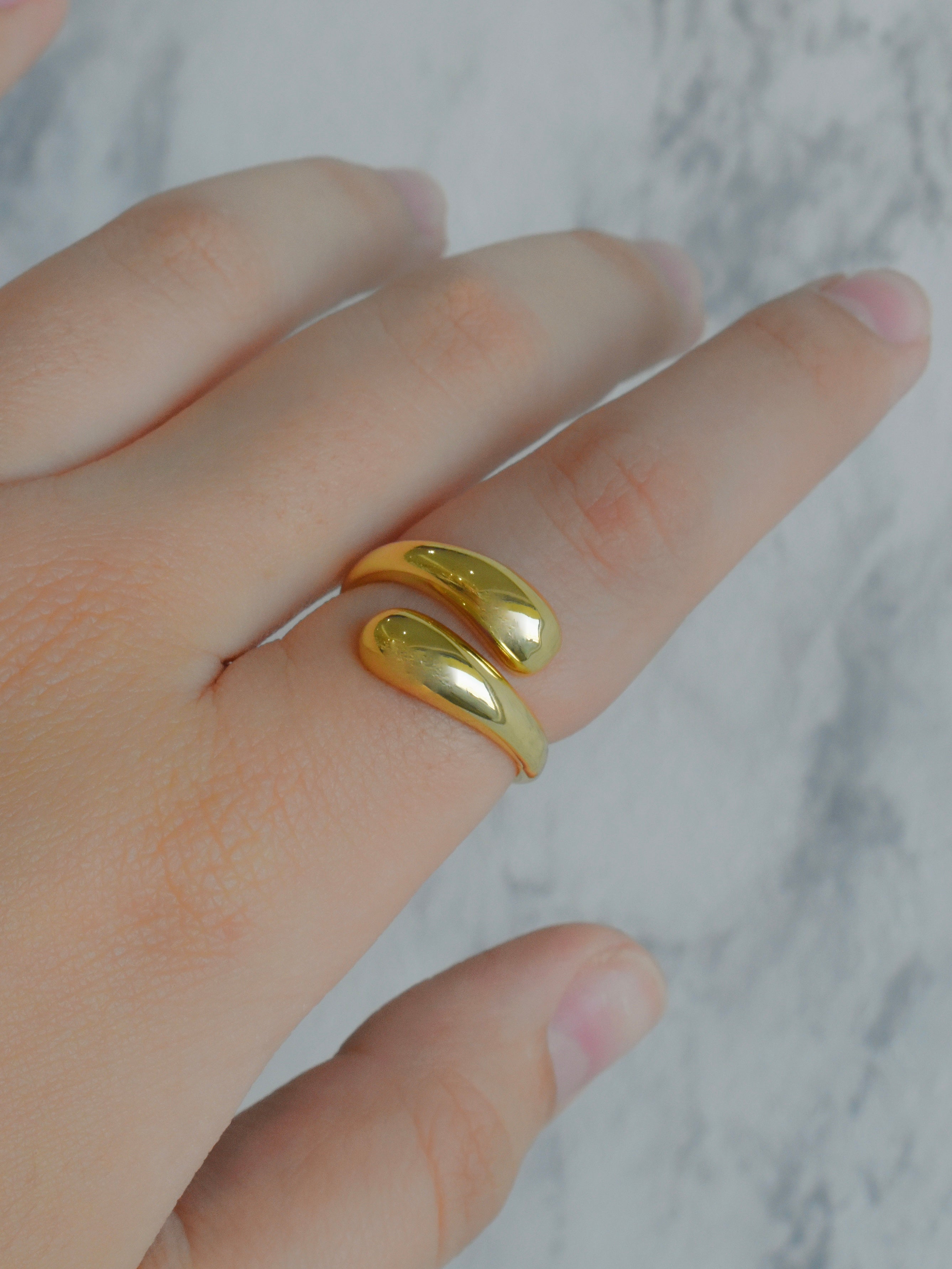 Anillo dos gotas (dorado o plateado)